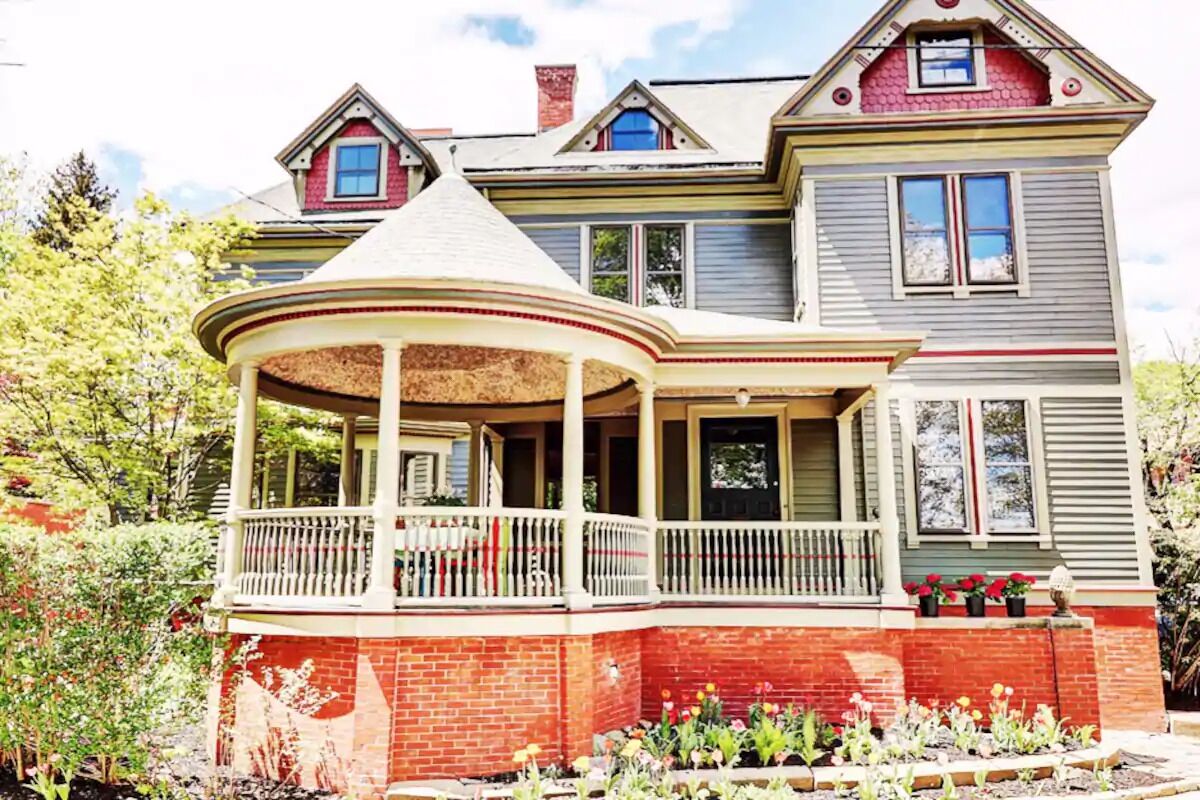 Walter S. Budlong Apartment - Sunny, Large, Sleeps 4.  Close to Brown and RISD