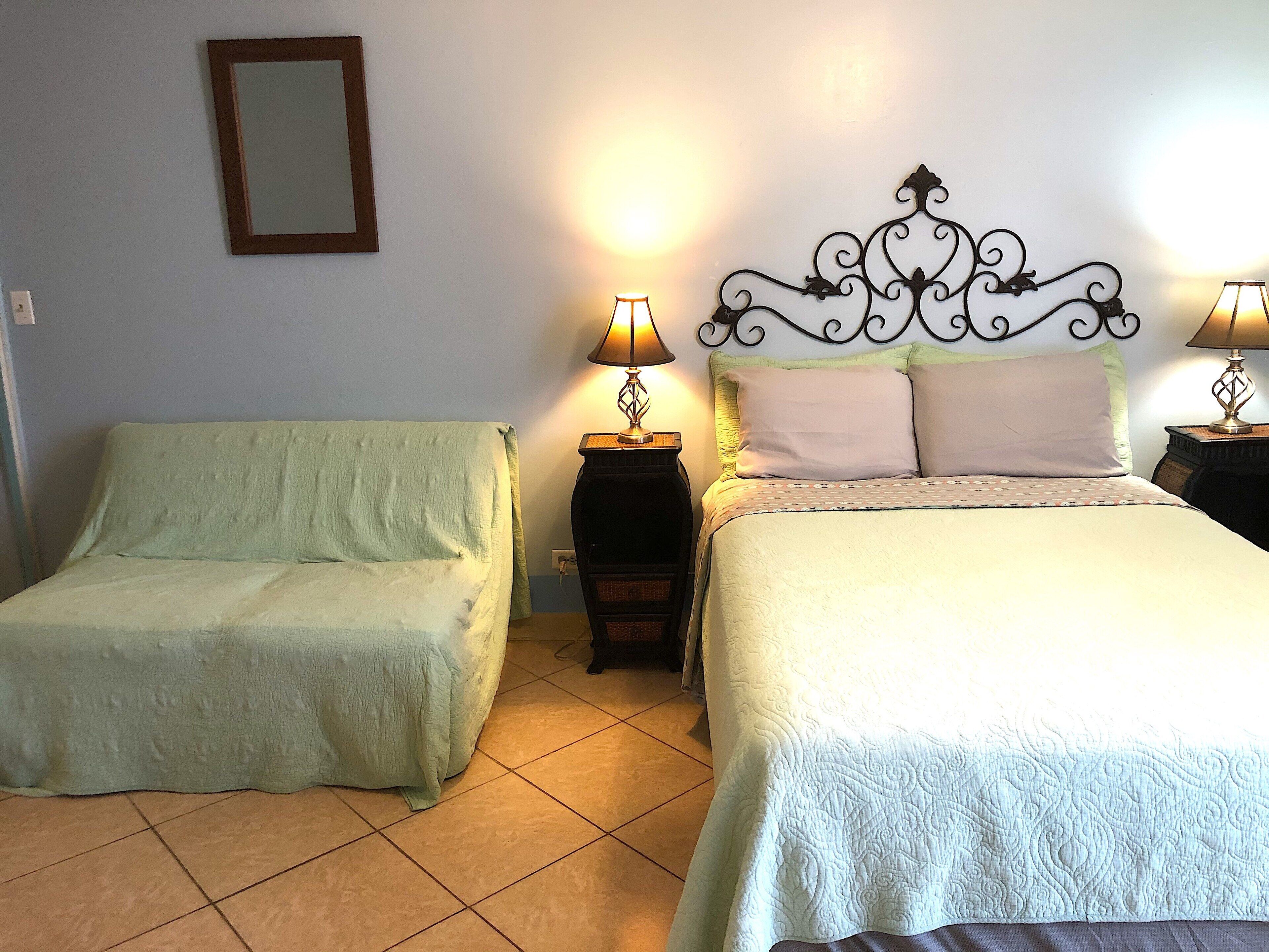 ~Waikiki~ LOWEST RATES IN AREA ~ Studio ~ Fully Furn ~ Blocks to Beach ~
