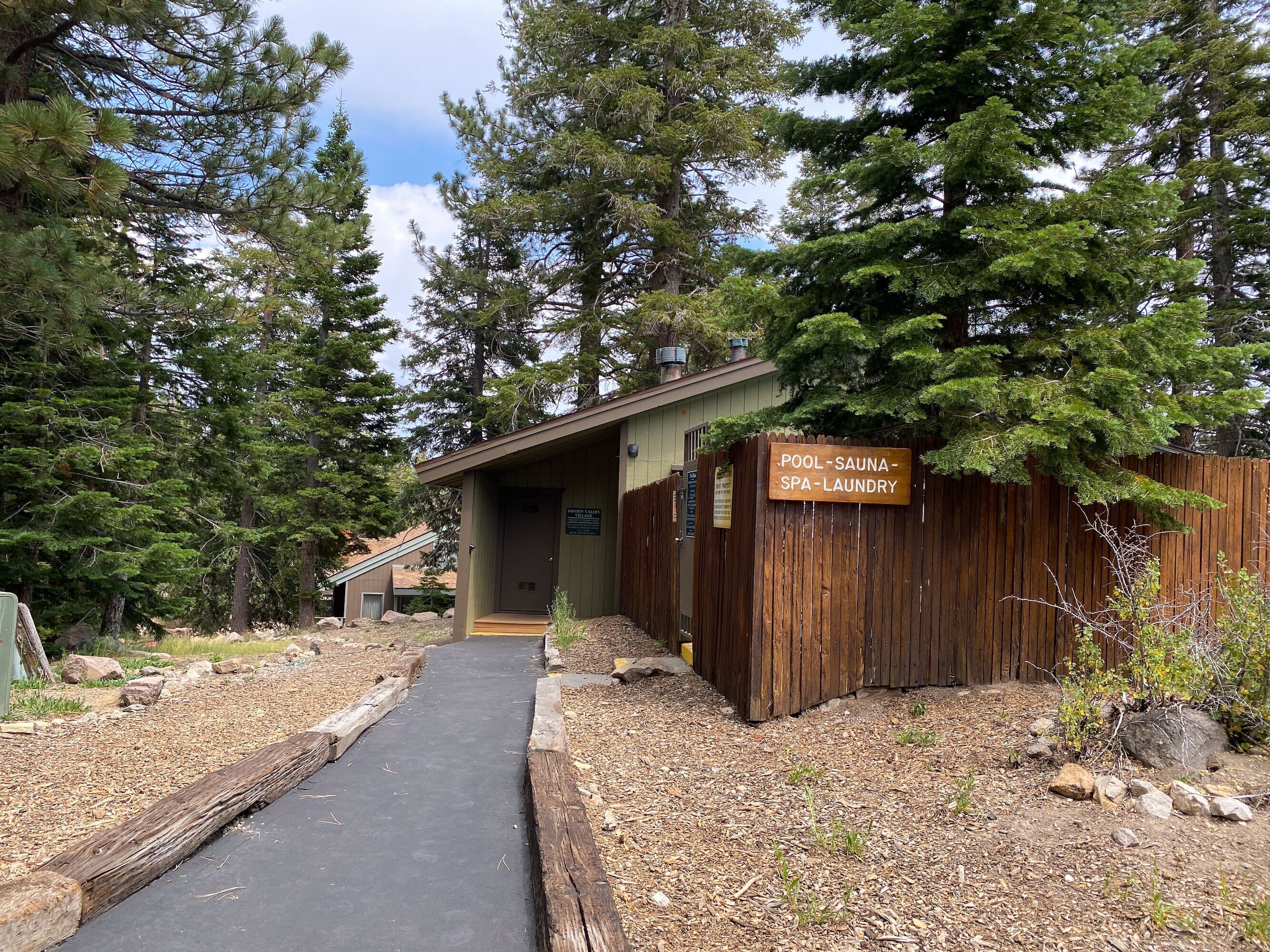 Hidden Valley Homestead | Great for Couples, Free Green Line Shuttle