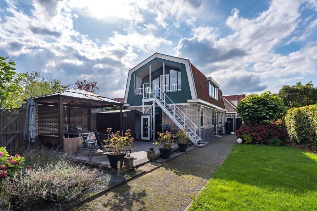 Amsterdam Country Side with air conditioning, free parking and a great view