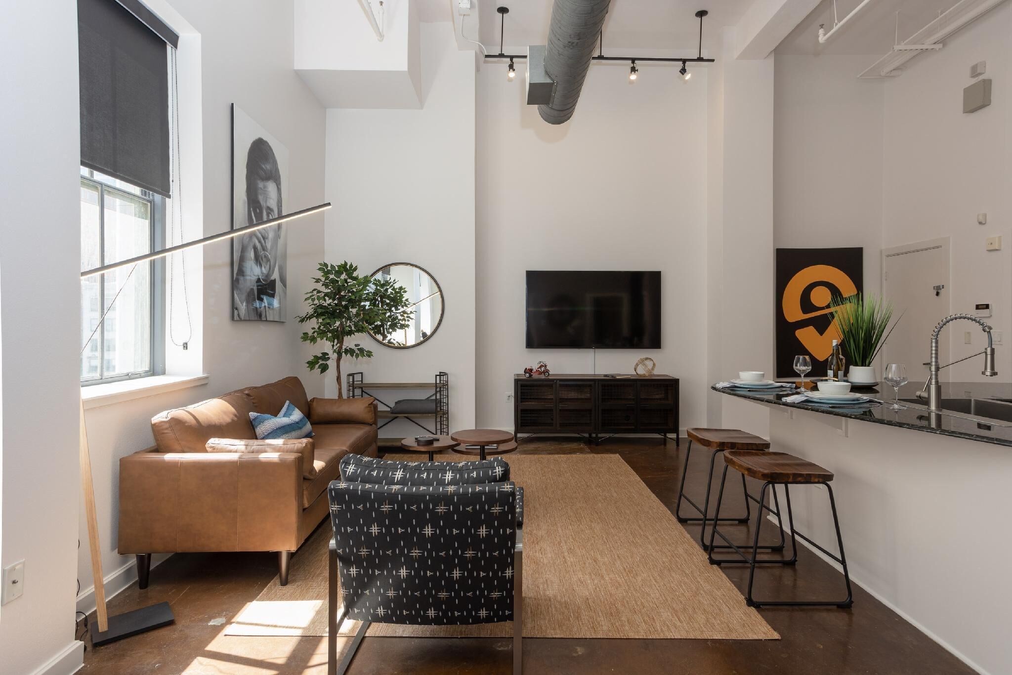 NEW: Stylish loft in ❤️ of DTWN FTW - perf 4 ext. stays