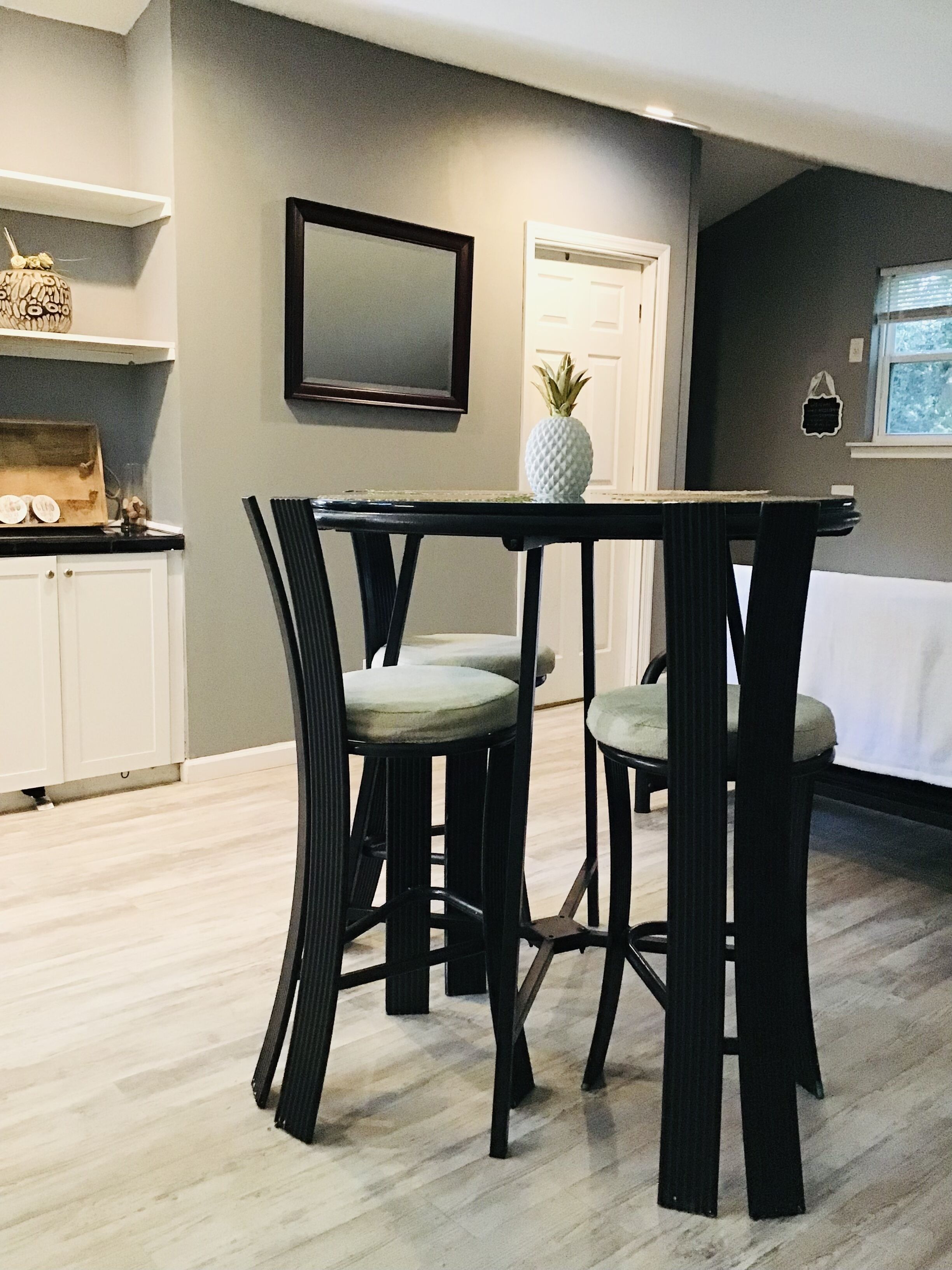 Lovely1 Bedroom Loft “Pet Friendly”