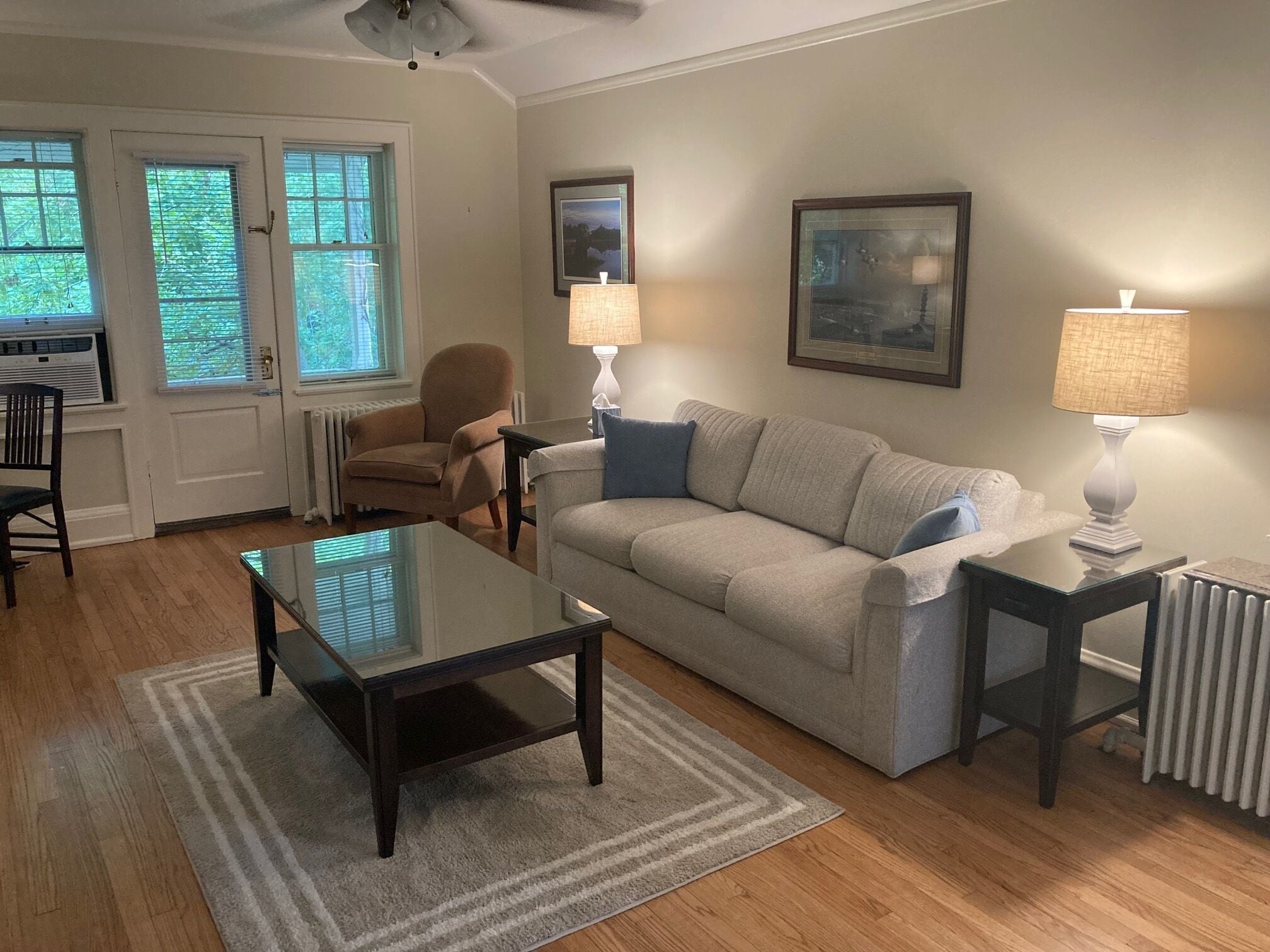 Quaint coach house apartment located minutes from downtown Milwaukee