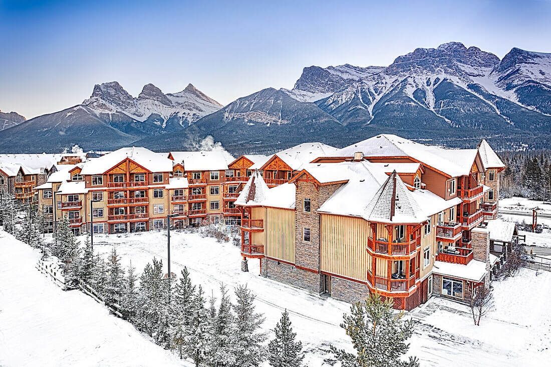 🍁Luxury Suite with Hot Tubs and Fitness, Top Resort,  we're accepting bookings!