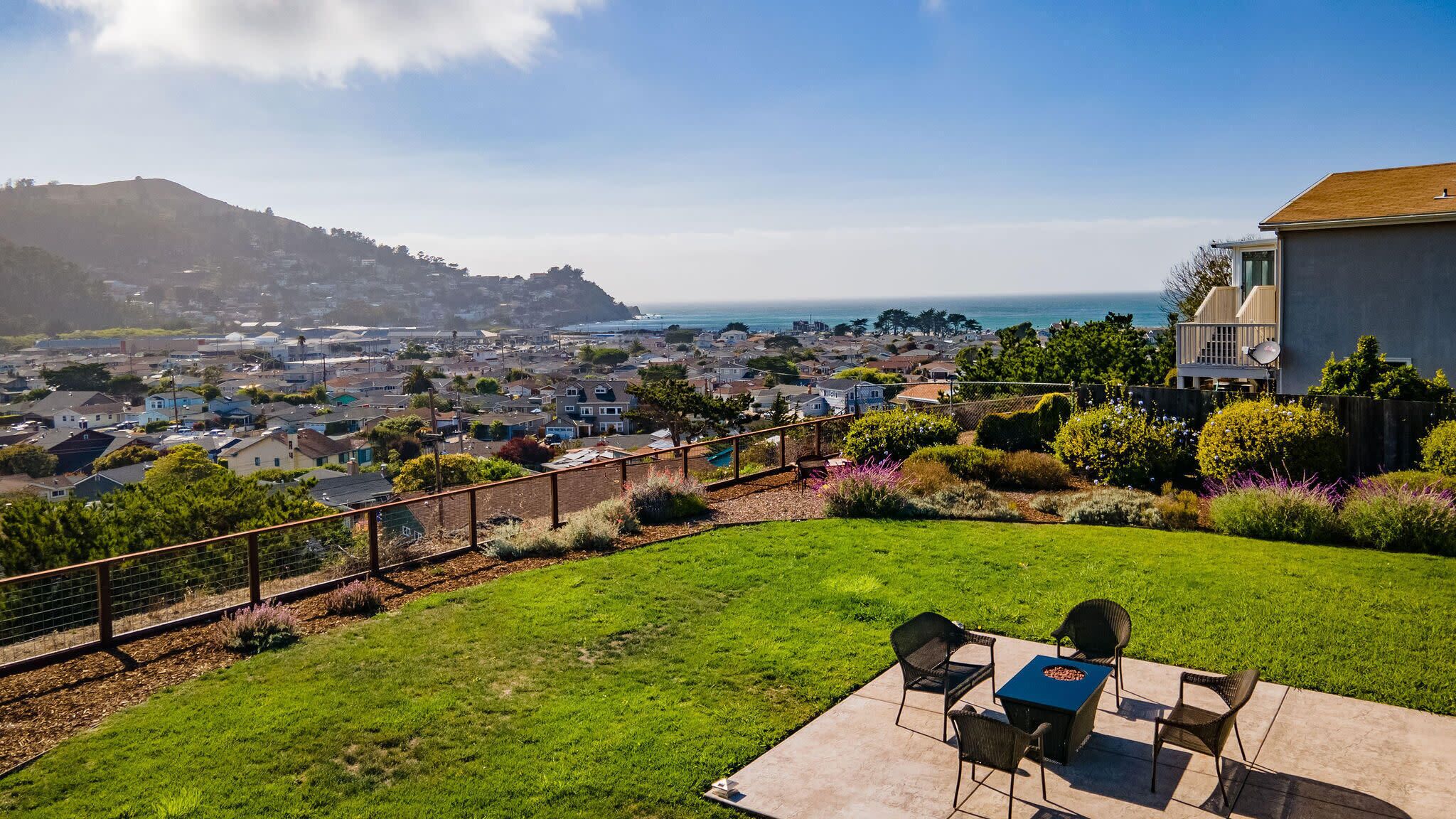 Entire Ocean View Home / beaches, hiking, restaurants, family activities...