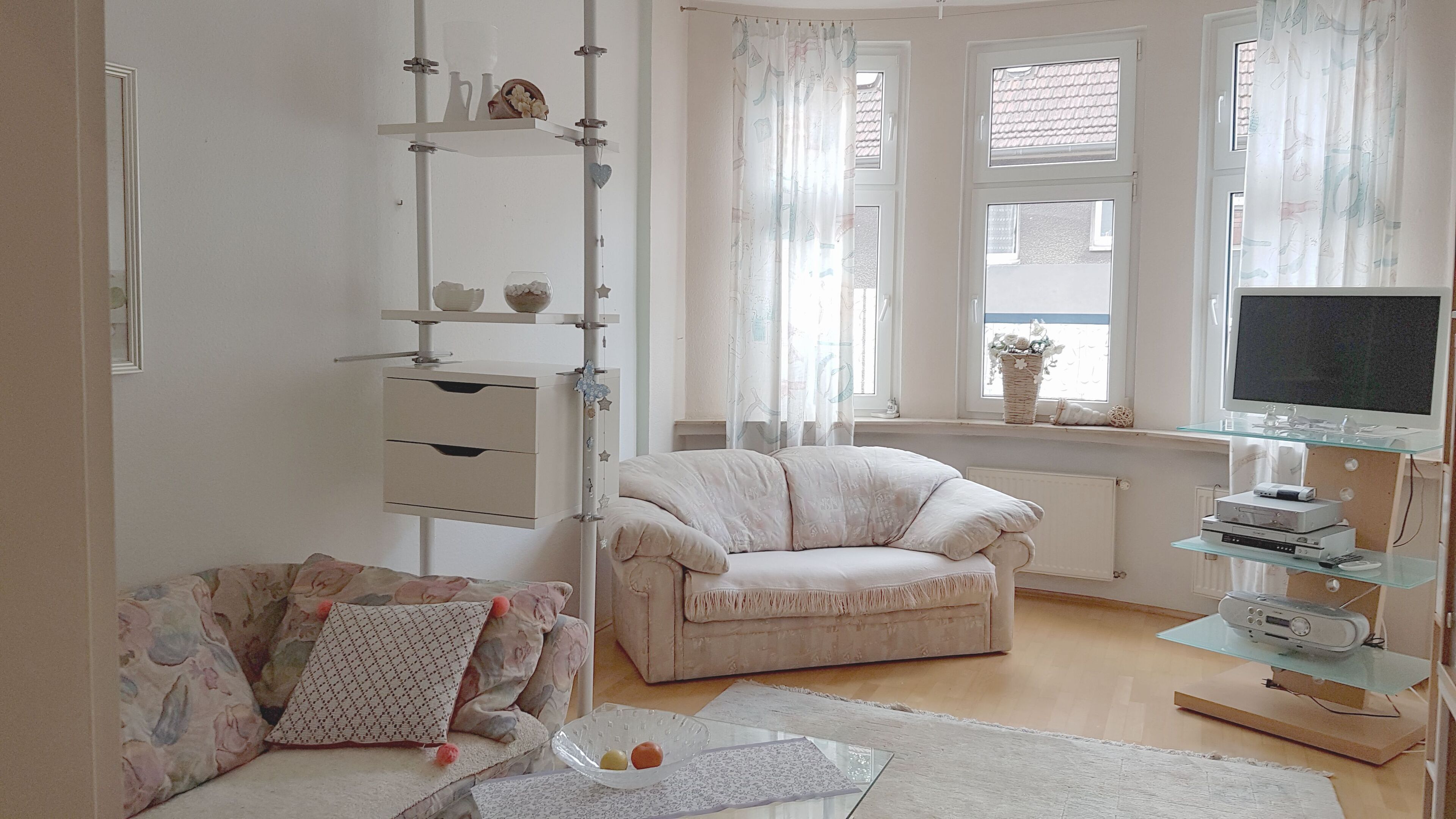 Nice 2,5 room apartment with a small balcony near the main station