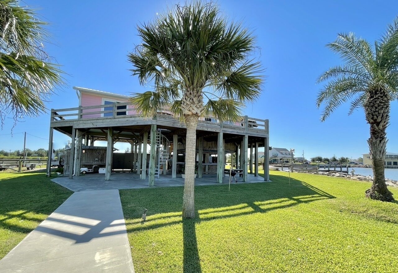 Beach House on the Bay - Fisherman's Paradise on the bay!