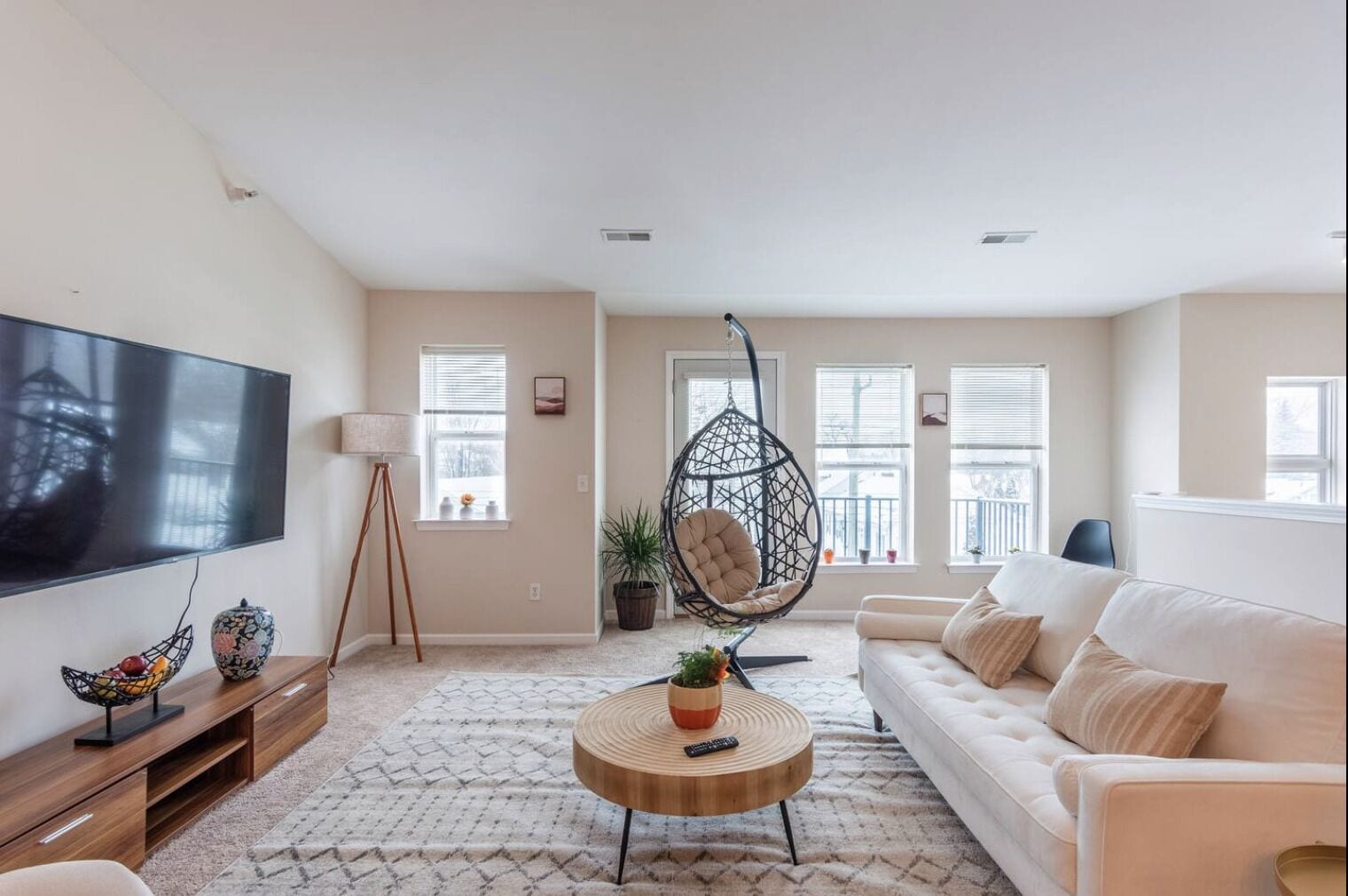 Modern 2-Bedroom Downtown Apartment