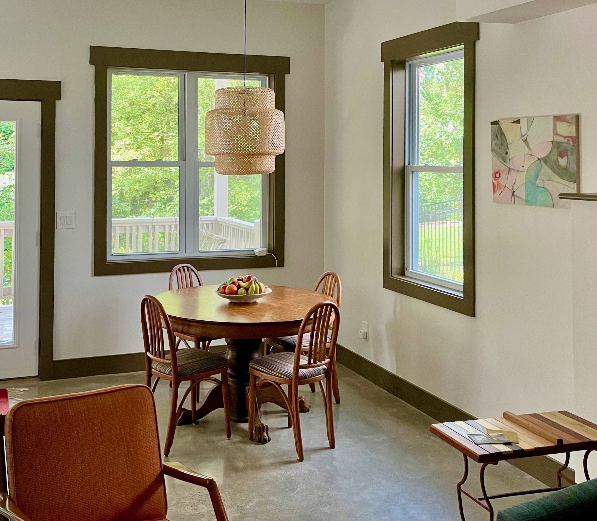 Charming Montford FIVE ★ — Comfortable & Cozy — Private