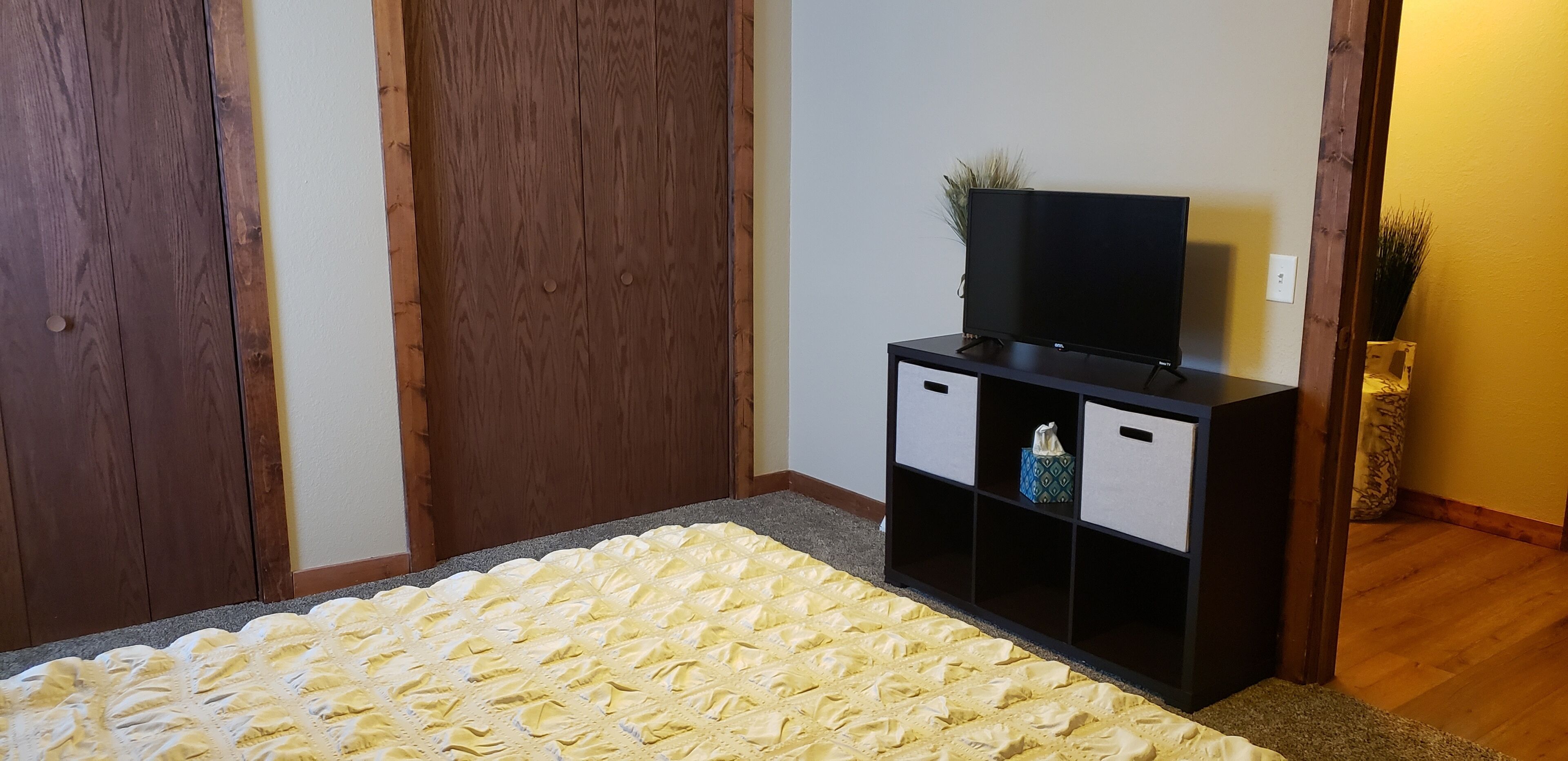 Attractive apartment, directly across from winery!
