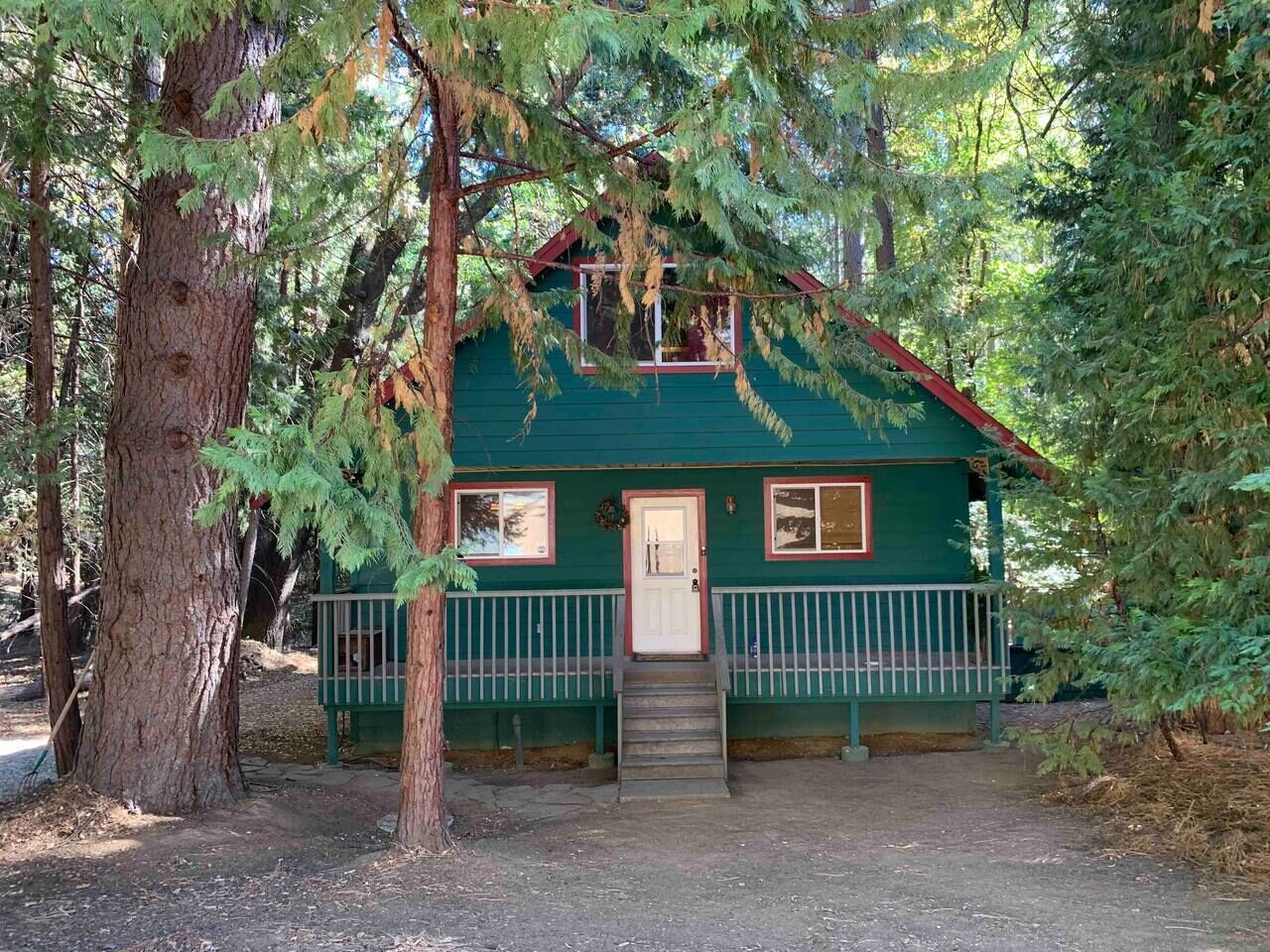 Cute Creekside Cabin, 2bds, loft, Pet friendly