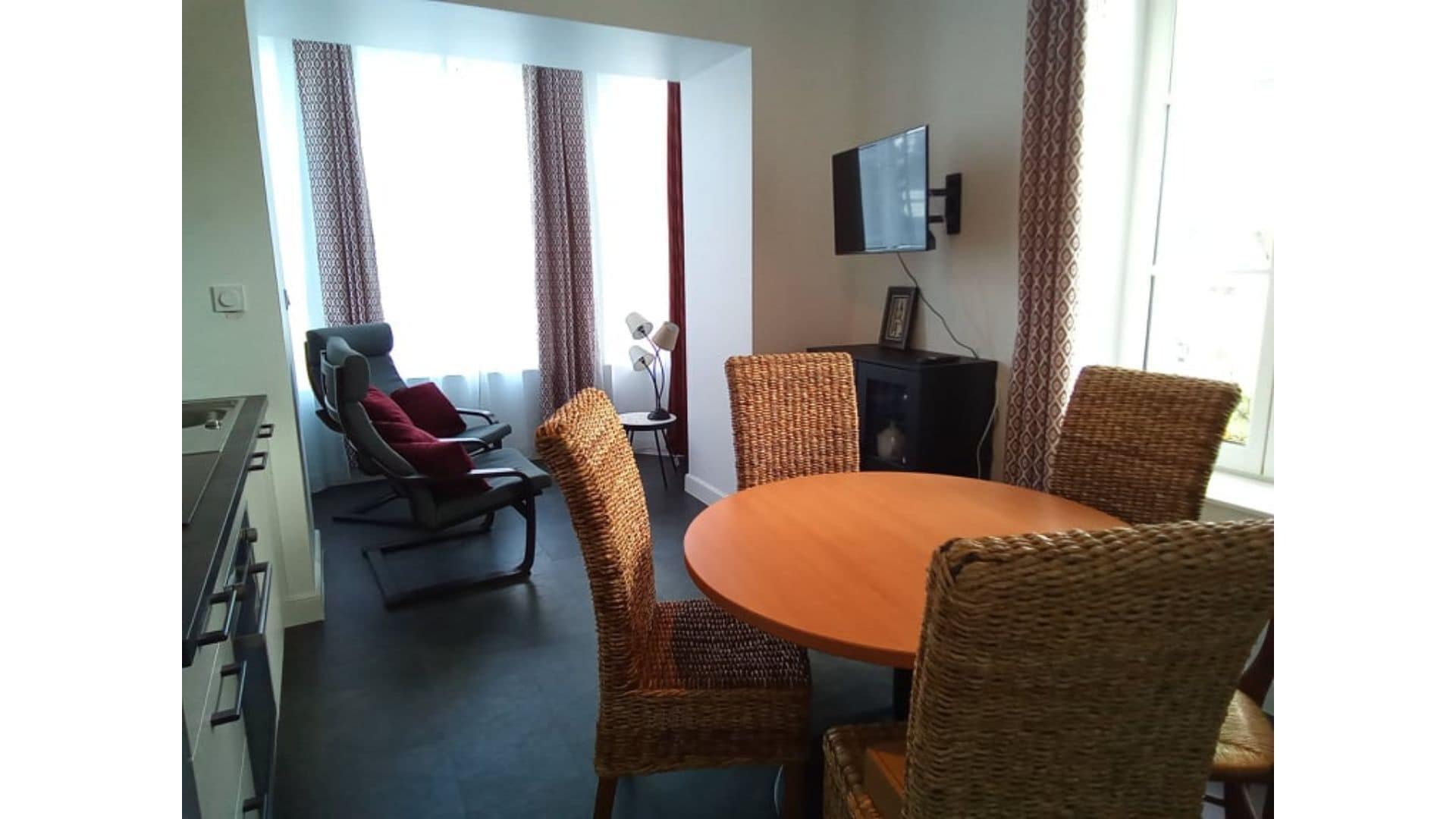 Comfortable T1 with Bow window - option 4 people