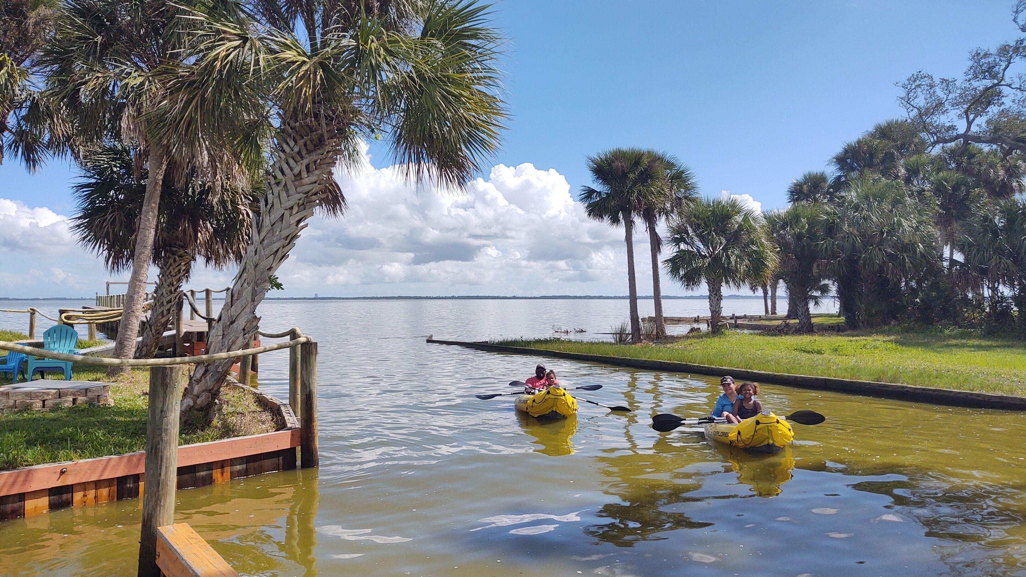 NASA Waterfront Specious  Apartment 2brs+ kayaks+rocket launches+dock + beaches