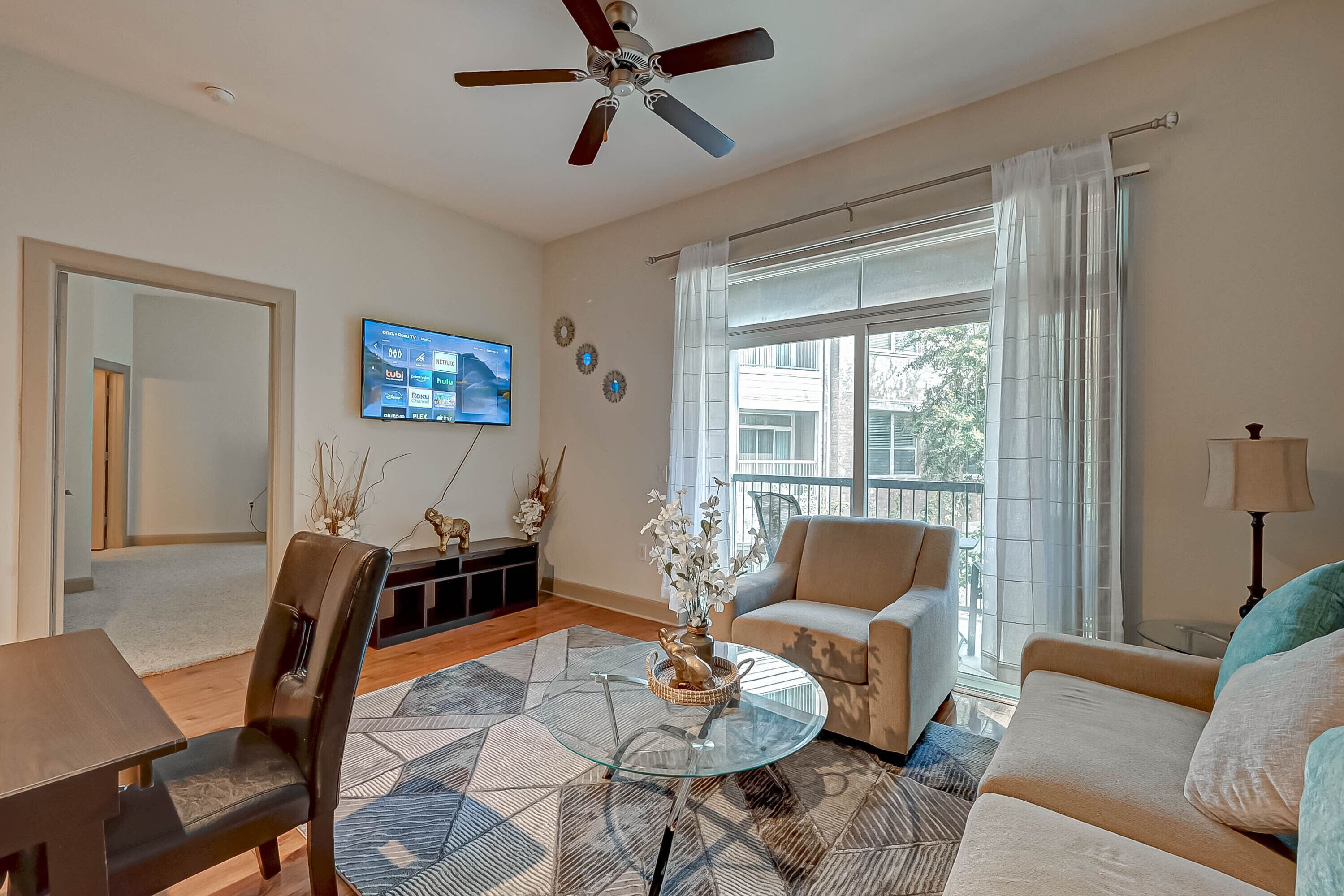Tasteful 2 Bed 2 Bath N the Med Center NRG area W Super Amenities &Amazing Pool