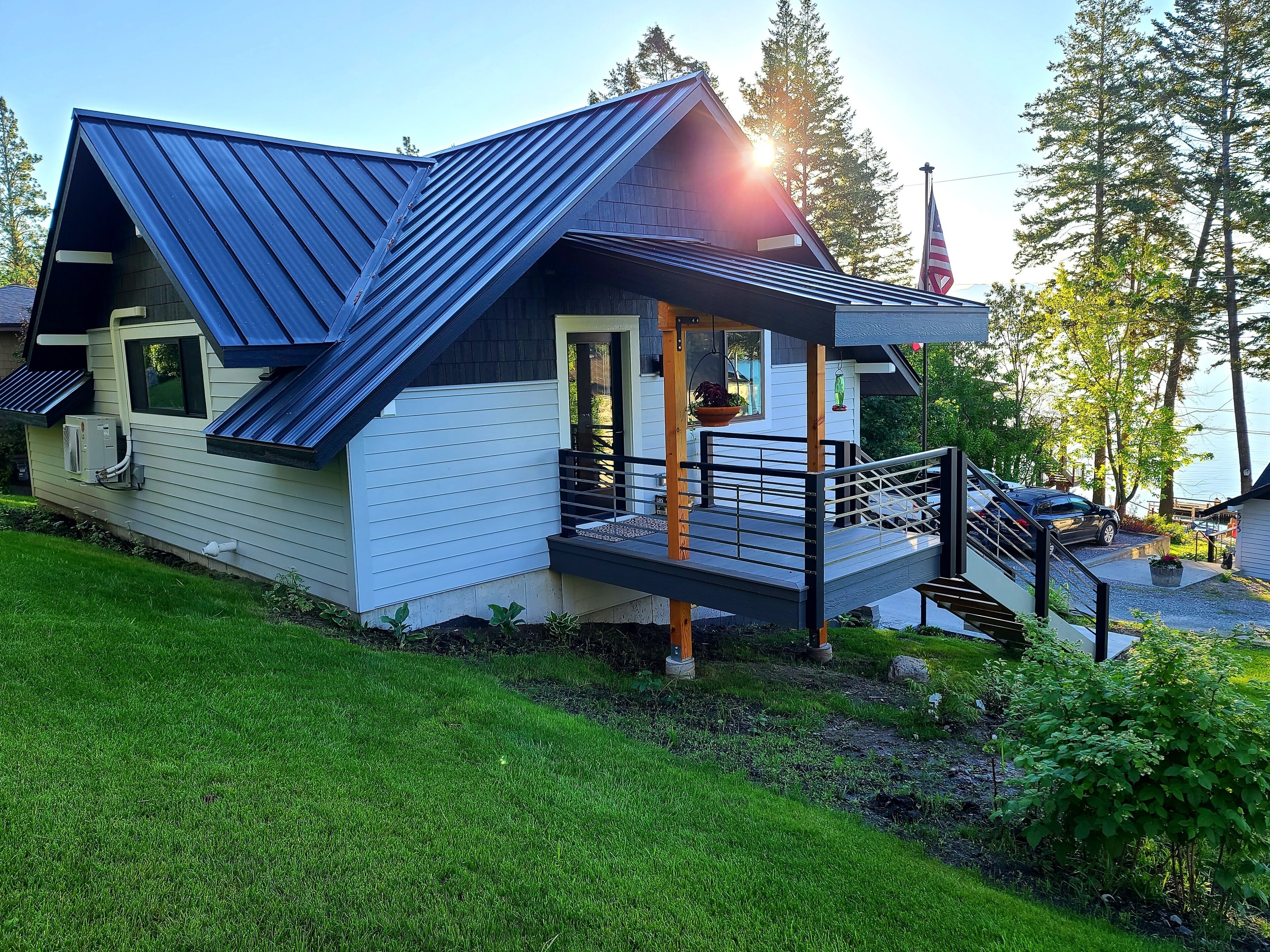Modern cottage with amazing views of Flathead Lake and the Rocky Mountains