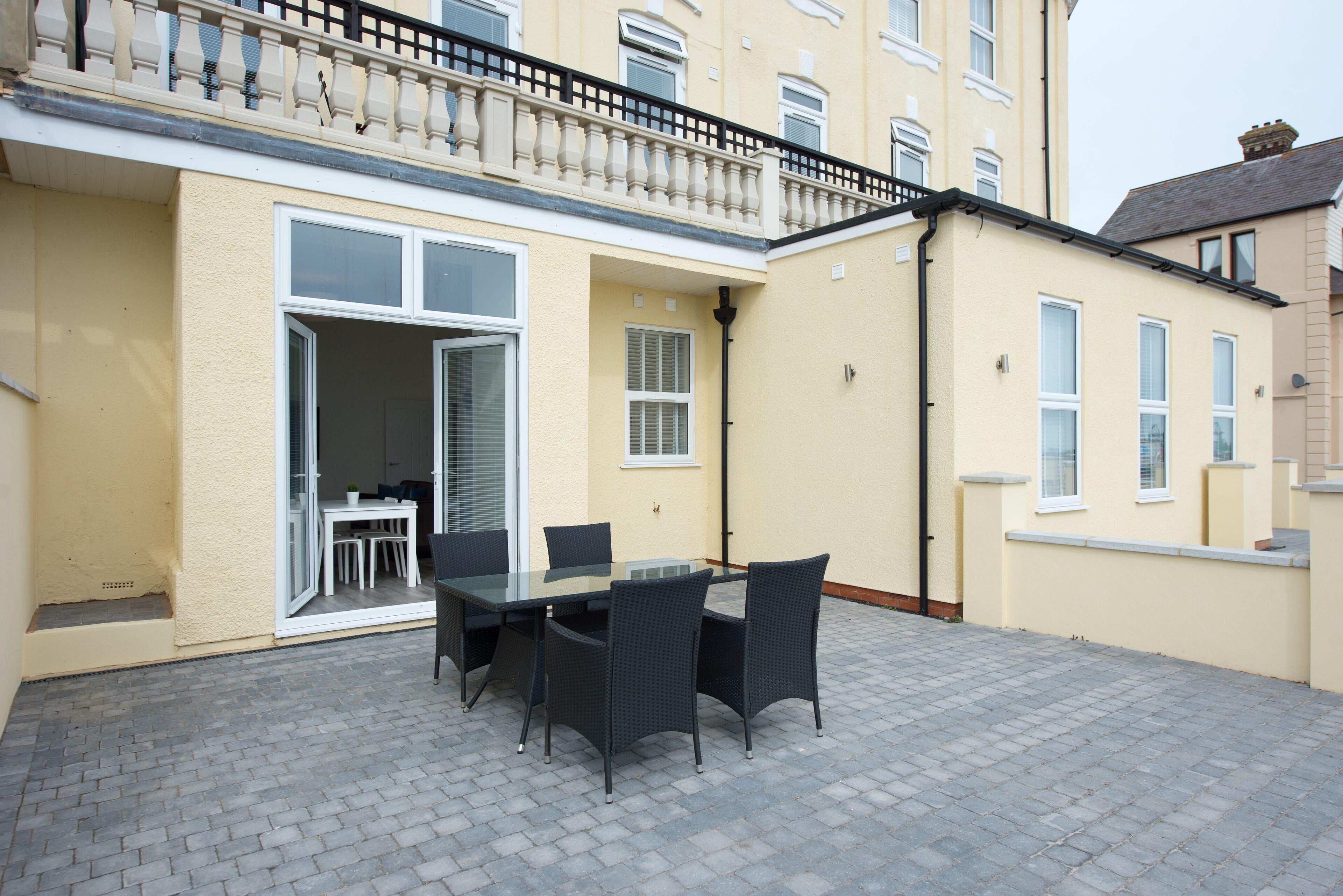 2 Bed Seafront Apartment