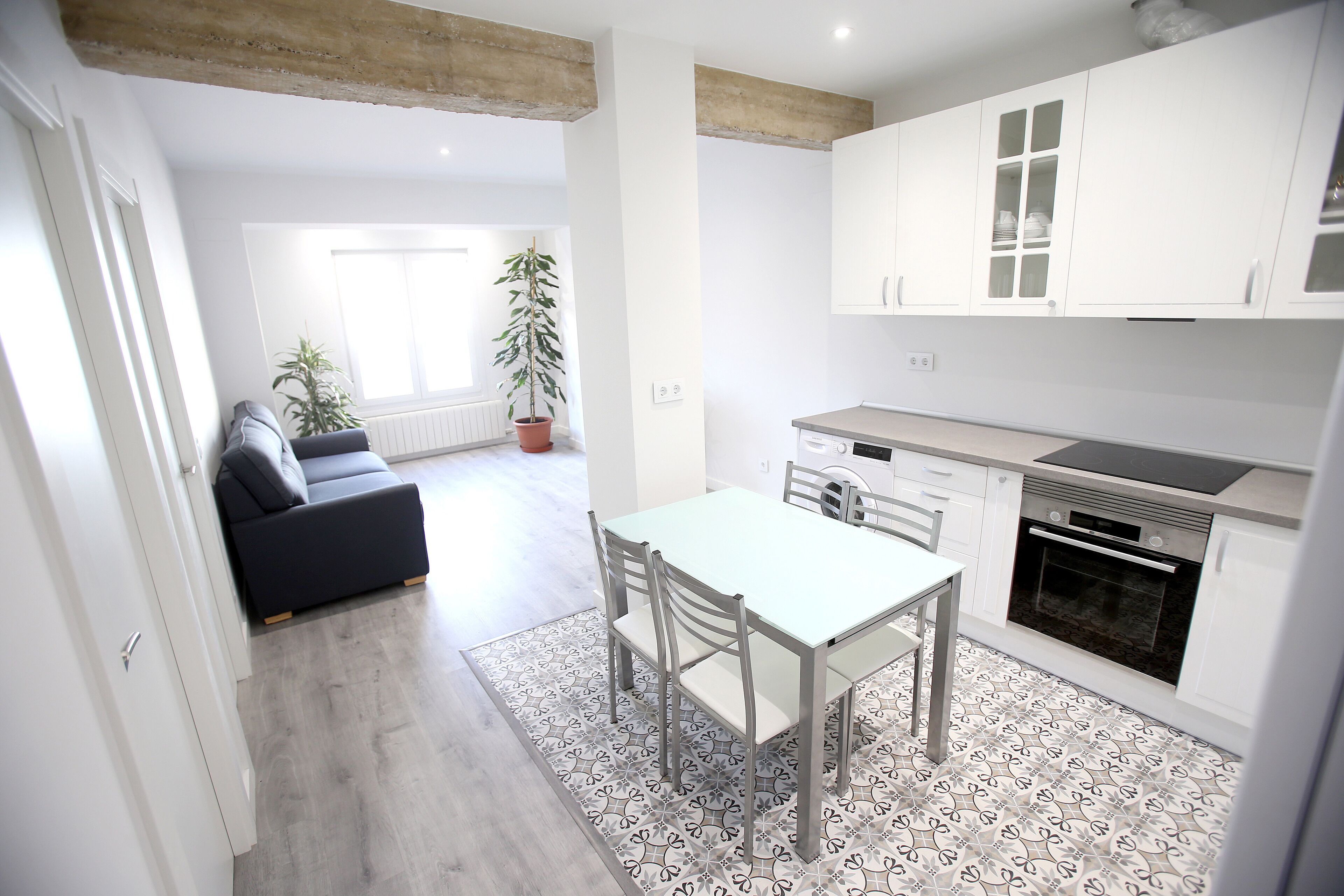 REFURBISHED CENTRAL APARTMENT, GARAGE AND WIFI.