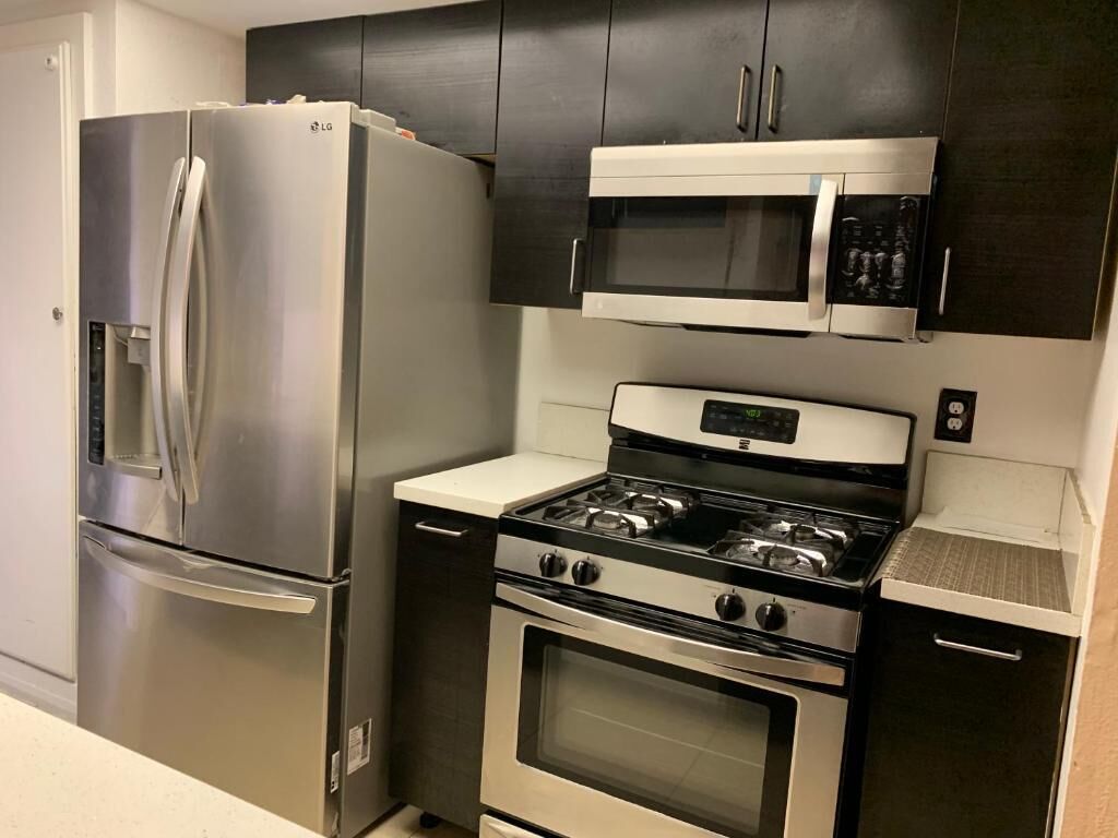 One Bedroom Condo+Parking+Laundry