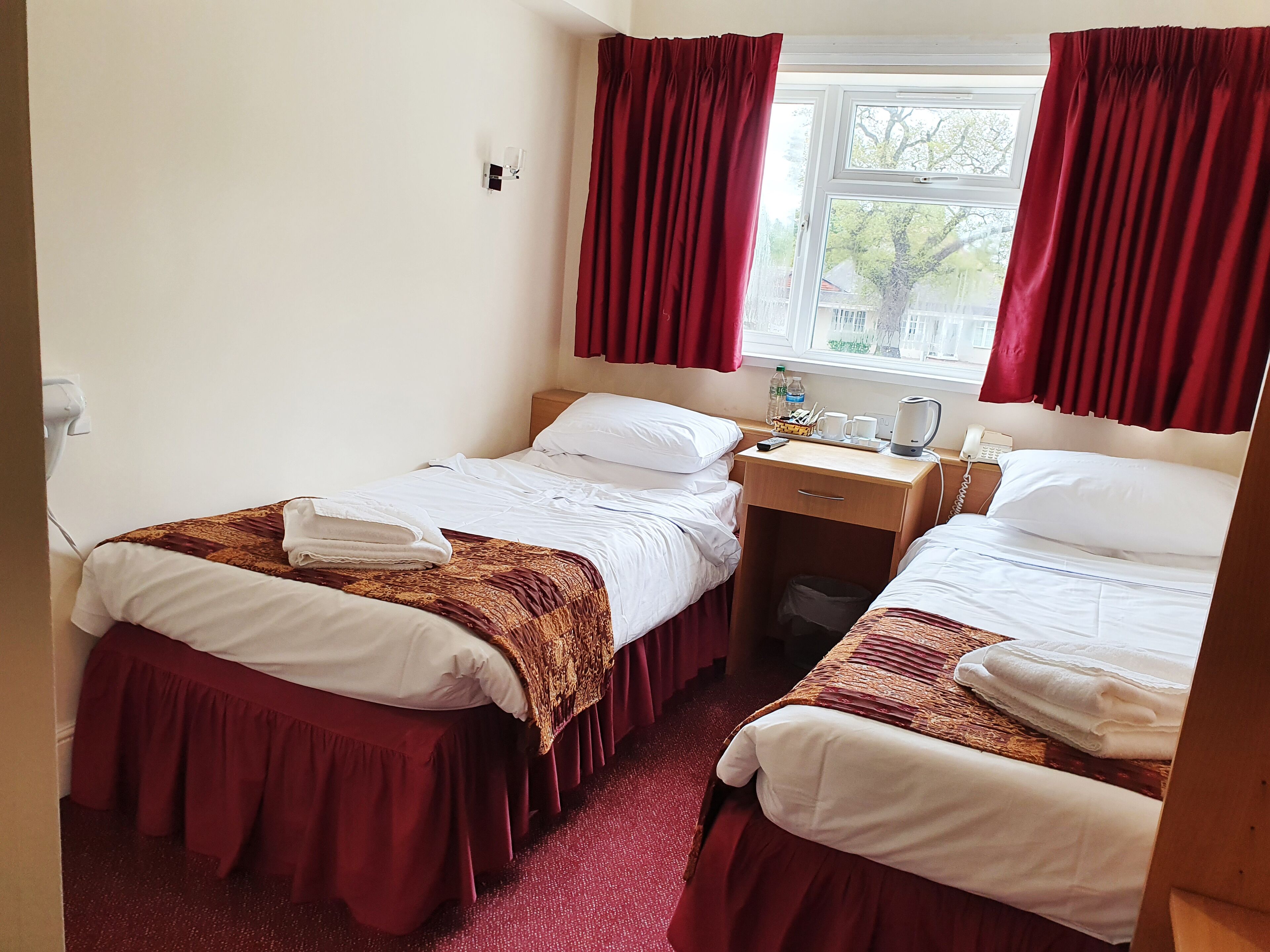Classic Twin Room - Royal Square Hotel - Birmingham Airport & NEC