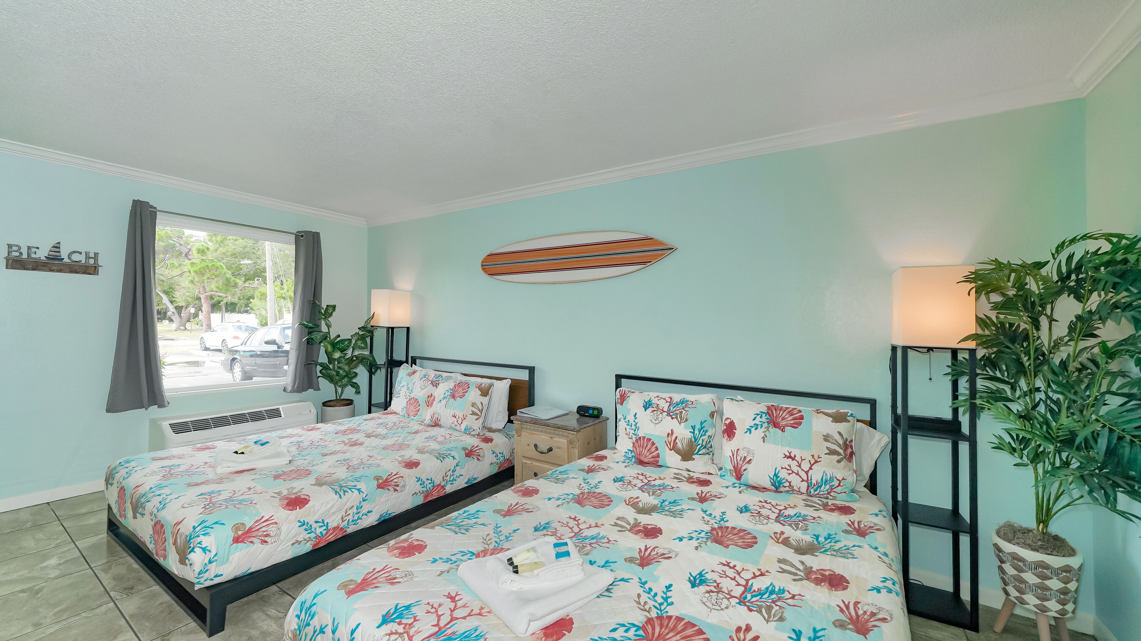 Heated Pool, 70" TV, Waterfront Tiki Bar & Grill, On Marina
