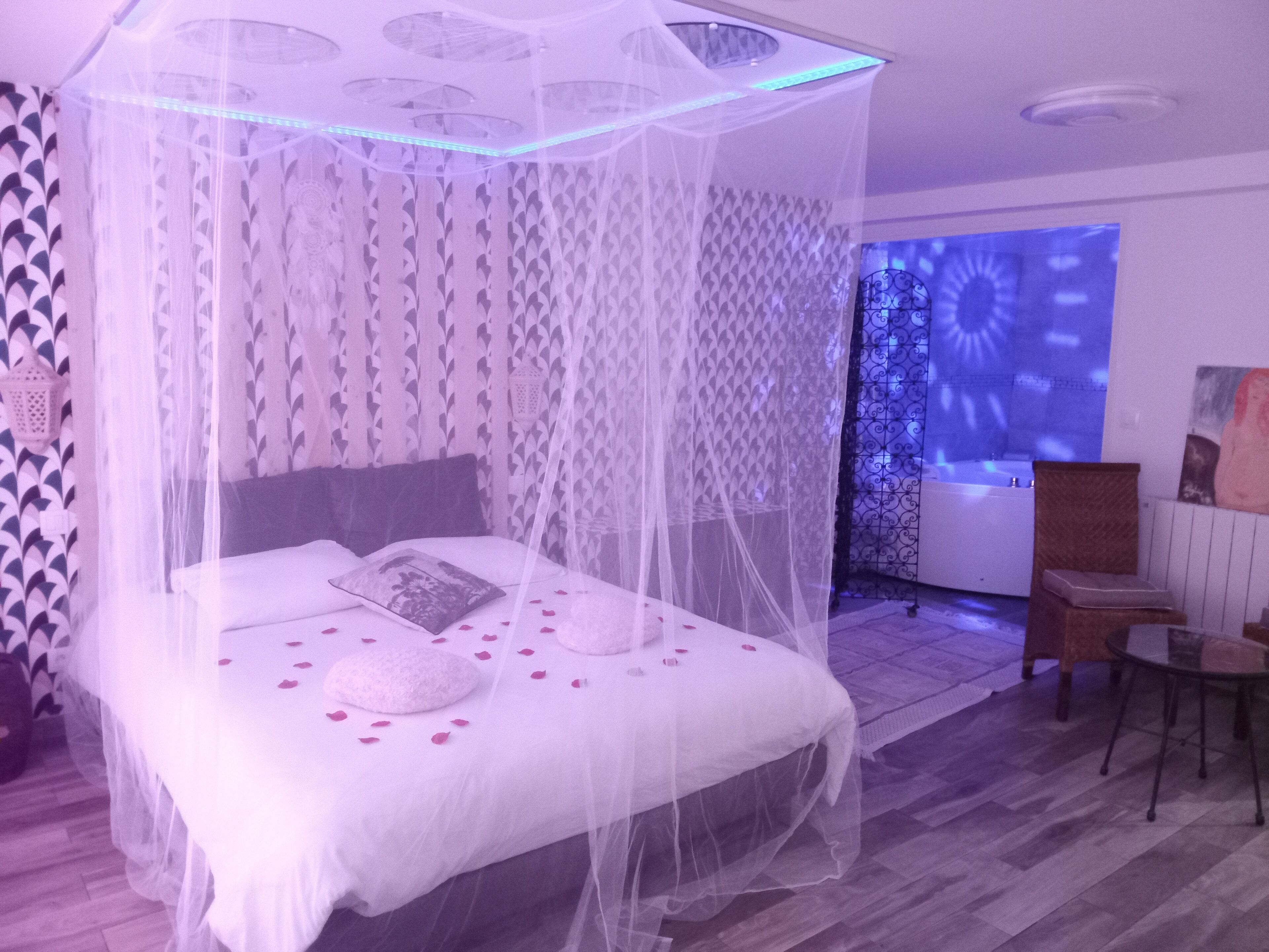 Romantic spa spa suite near Paris / Orly