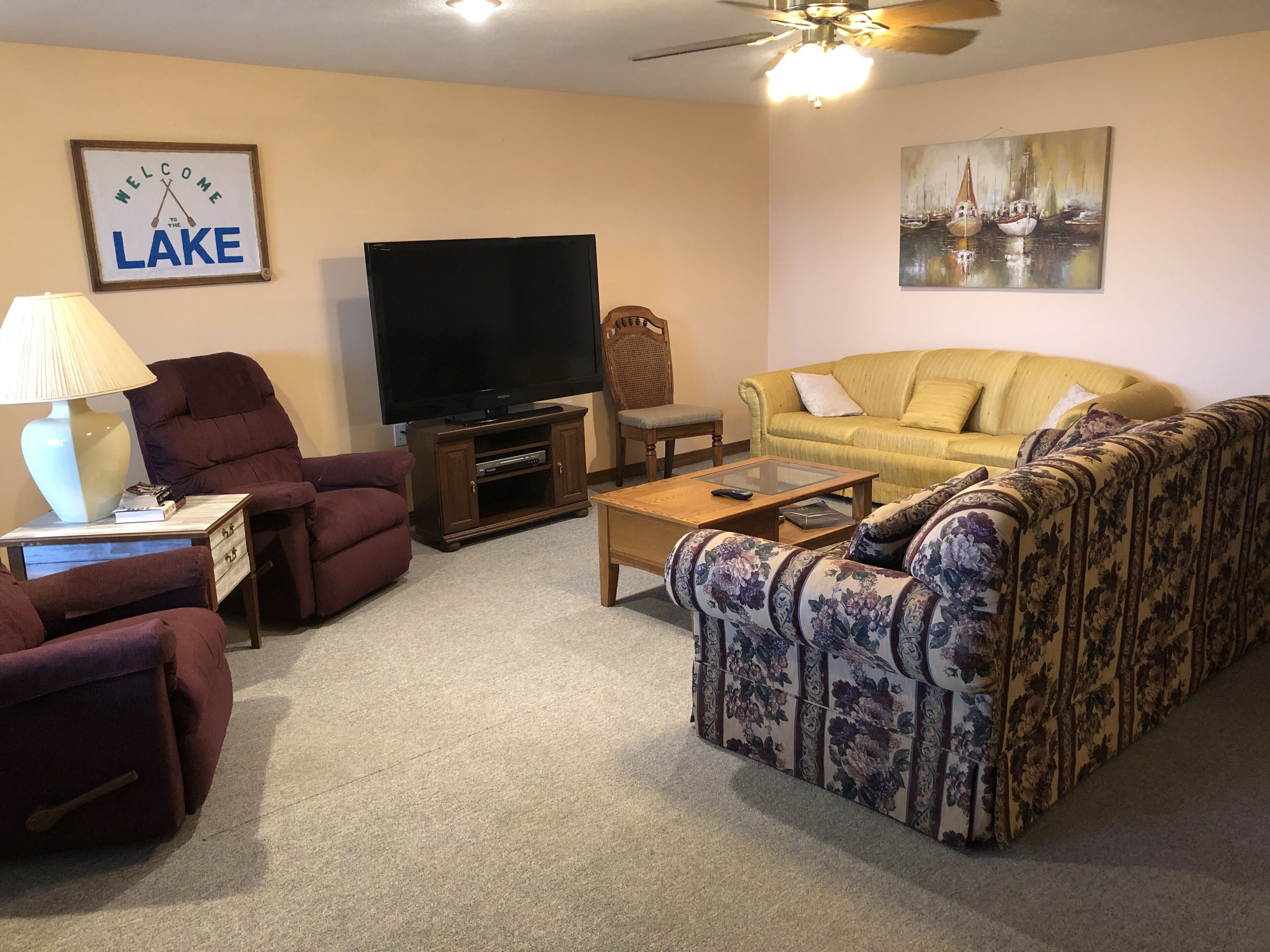 Large 3 Bedroom 2 bath with a big lake view
