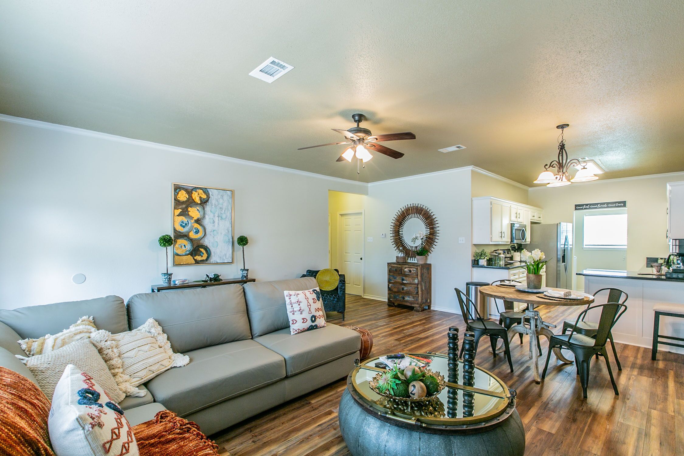 200 Clay Apt2 with 3BR, 2BA, 4 Blocks from Magnolia