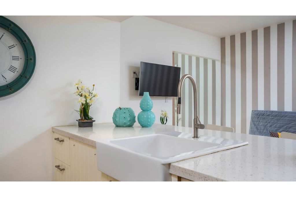 Lovely 2 BR Apt on Ocean Drive