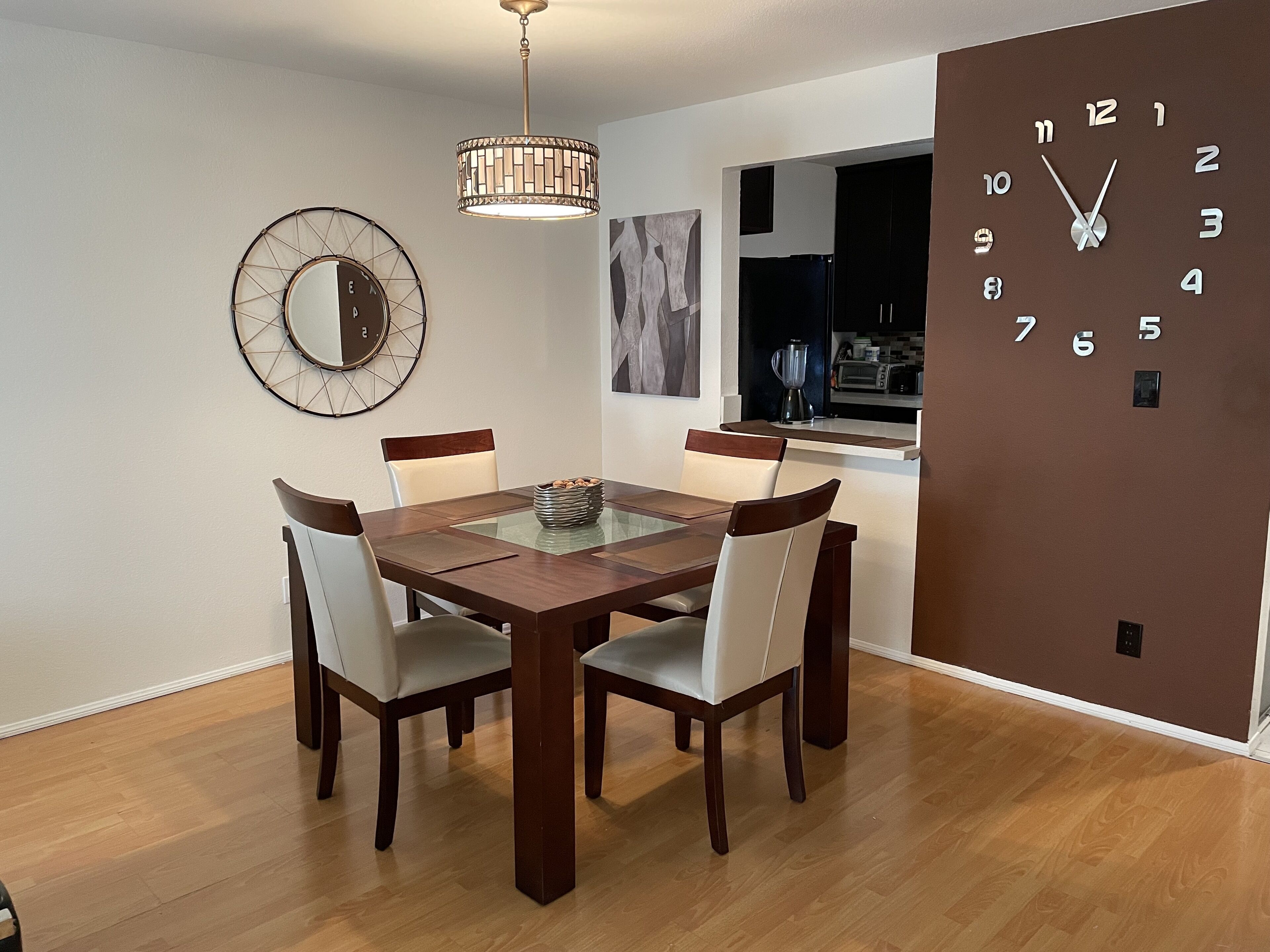 Phenomenal 2BD 2Bath 2-parking Apartment in the heart of Glendale