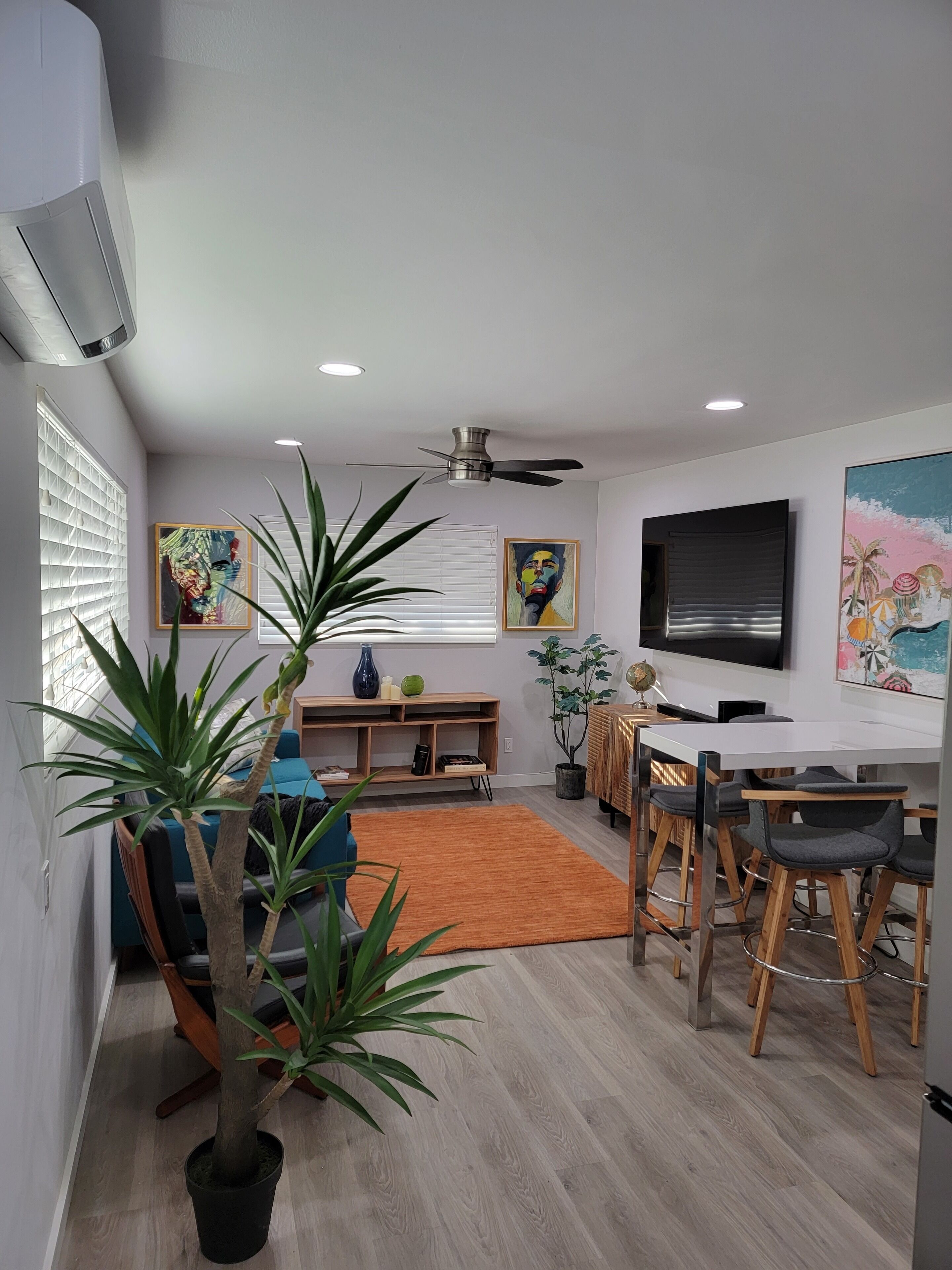 Uptown Whittier Stylish 1B 1BA 