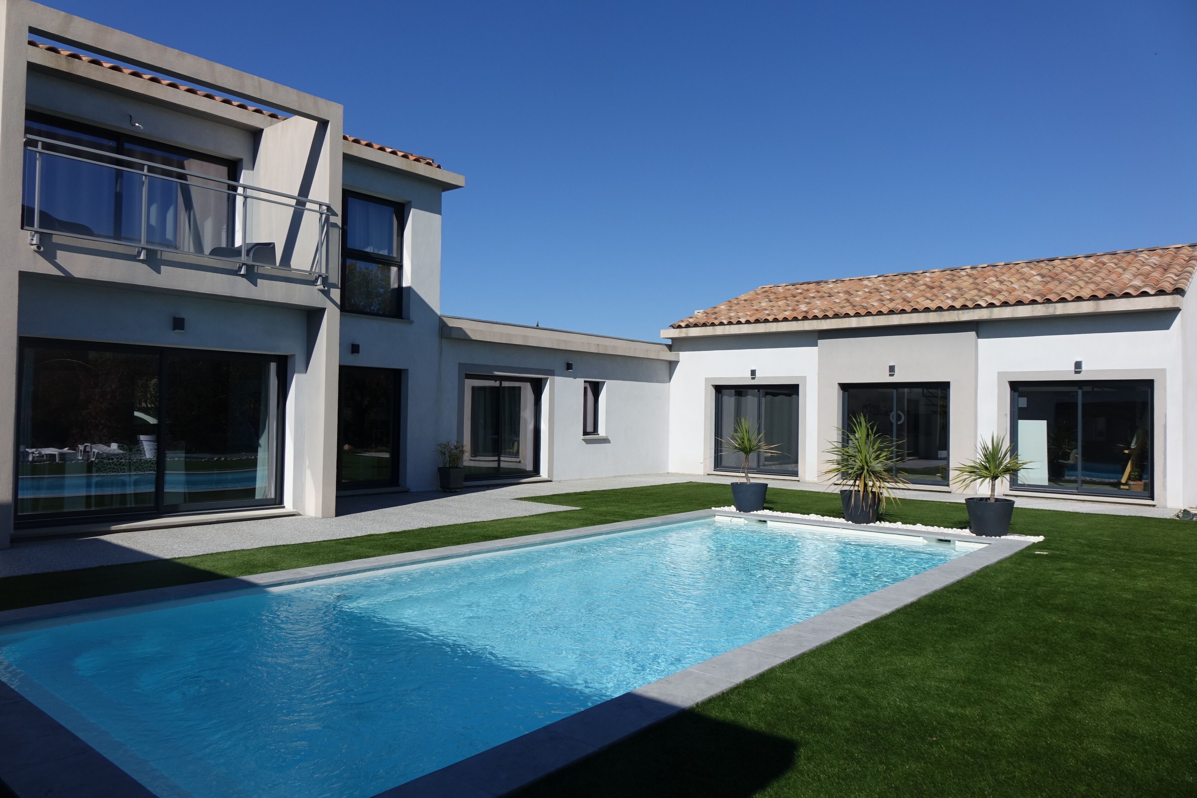 Duplex sleeps 4 in contemporary villa with swimming pool.