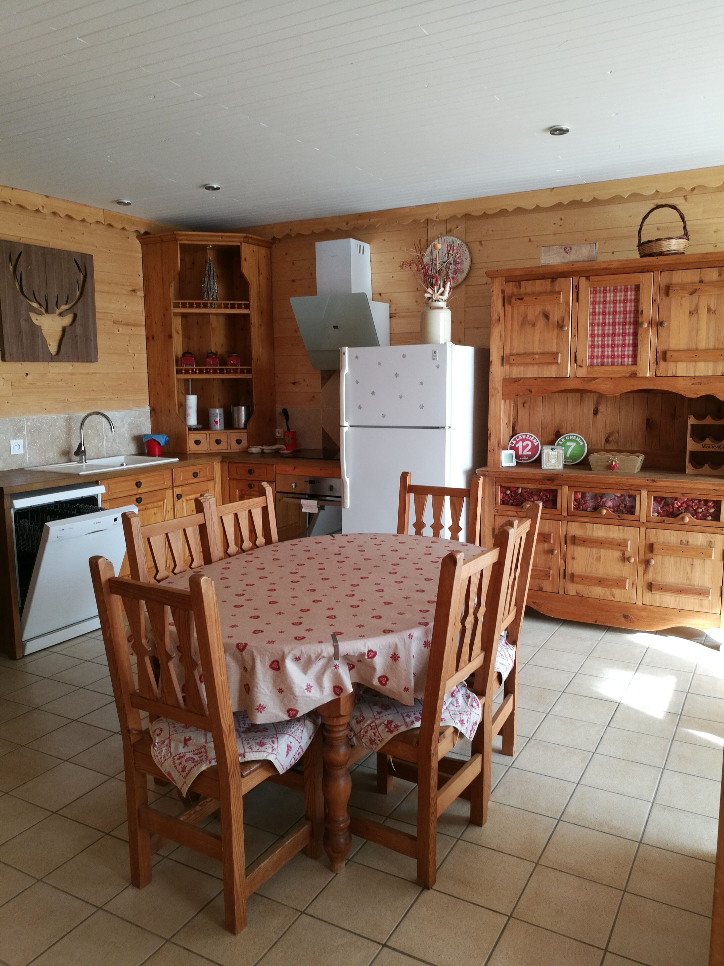 Beautiful chalet-style apartment at the foot of the slopes in Chaillol station