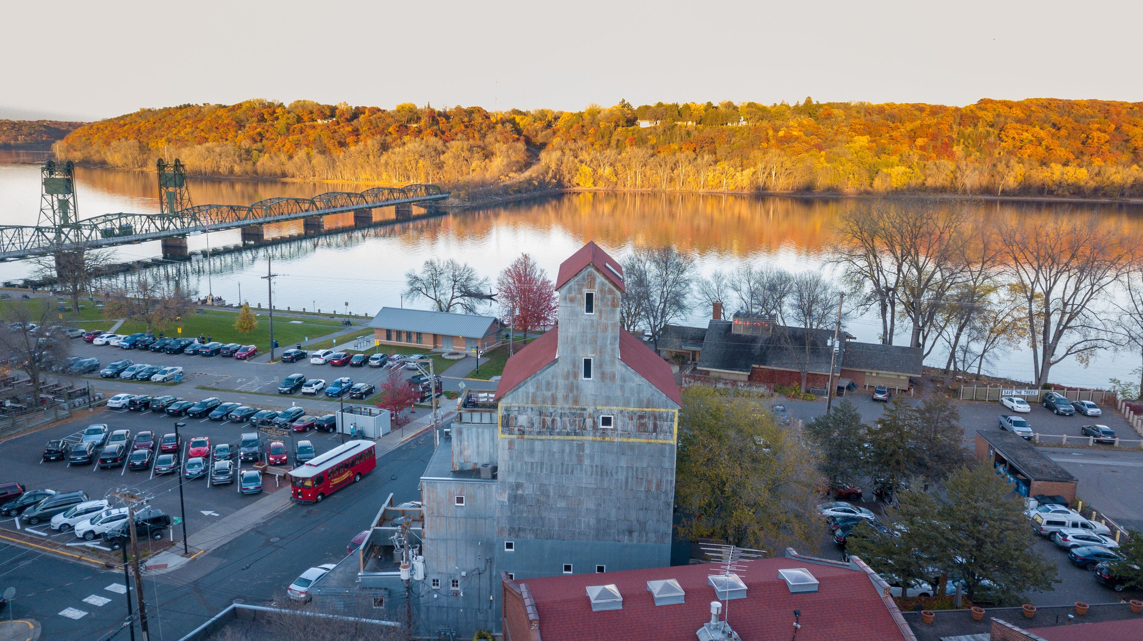 Commander-North Bin. Downtown Stillwater. River views! 