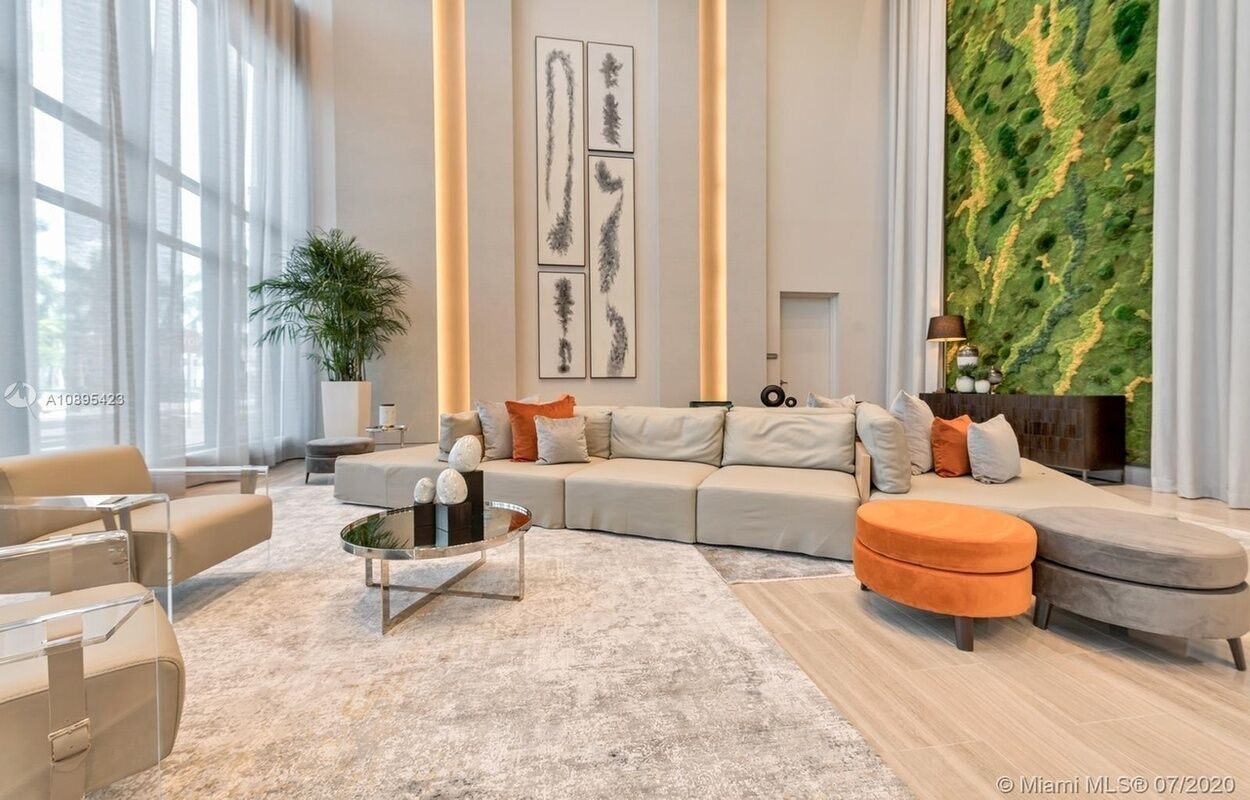 Beautiful Condo at Downtown Doral!