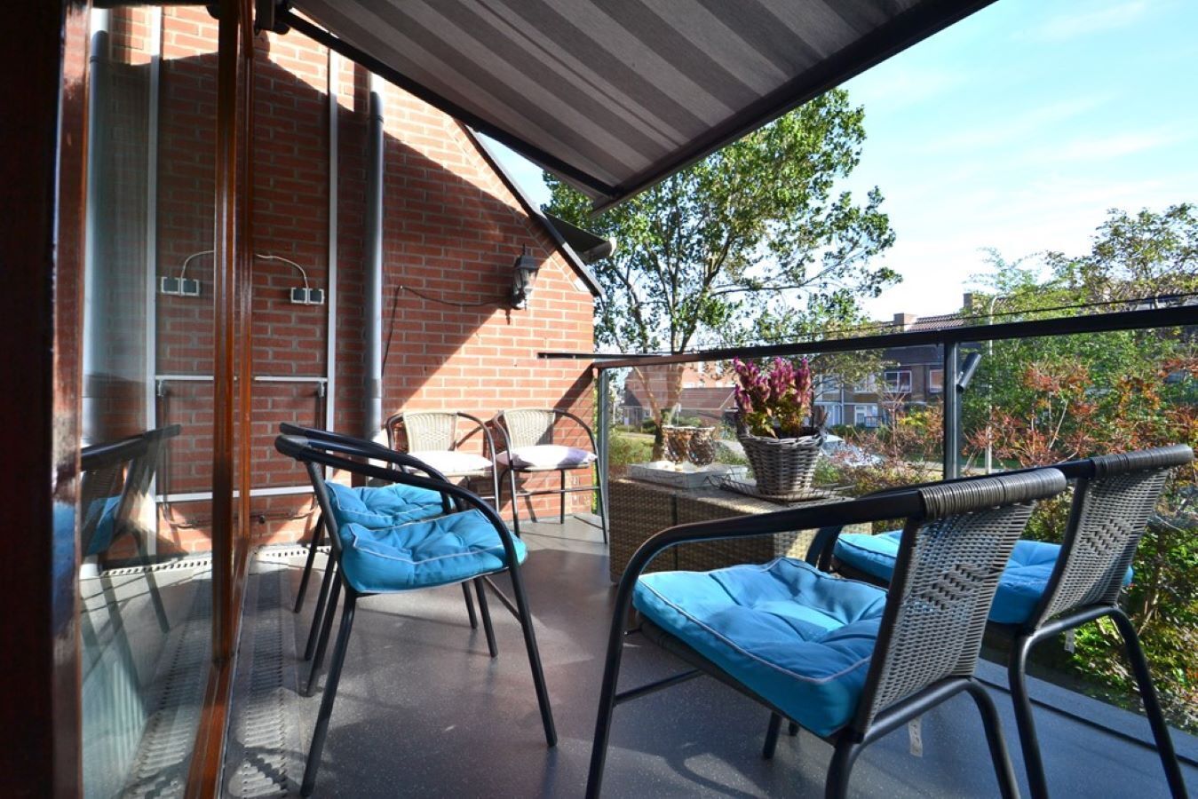 Zeer ruim vakantiehuis, in centrum van Katwijk aan Zee, 100 meter van zee, strand, boulevard