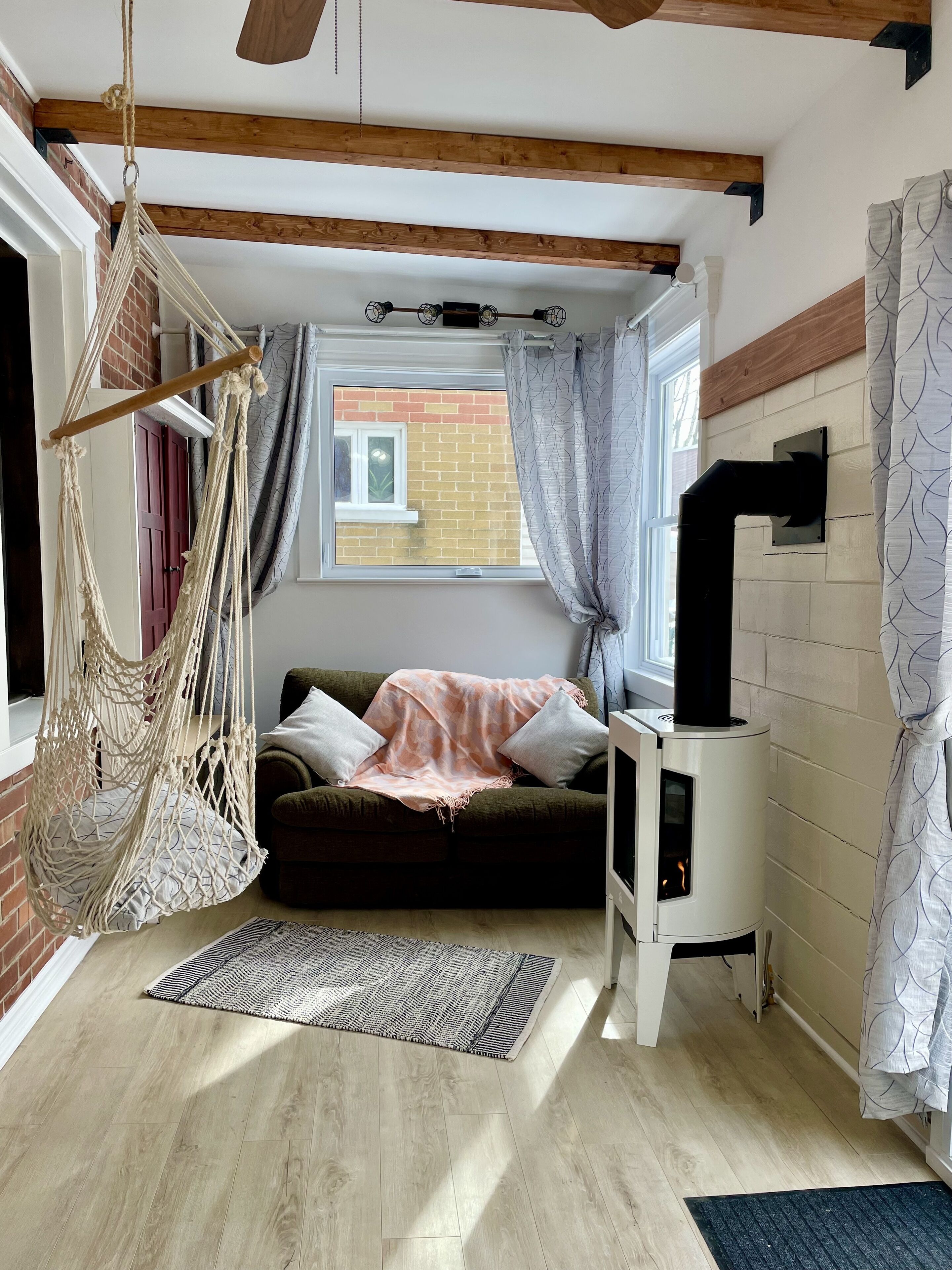 Apartment with fireplace and private garden