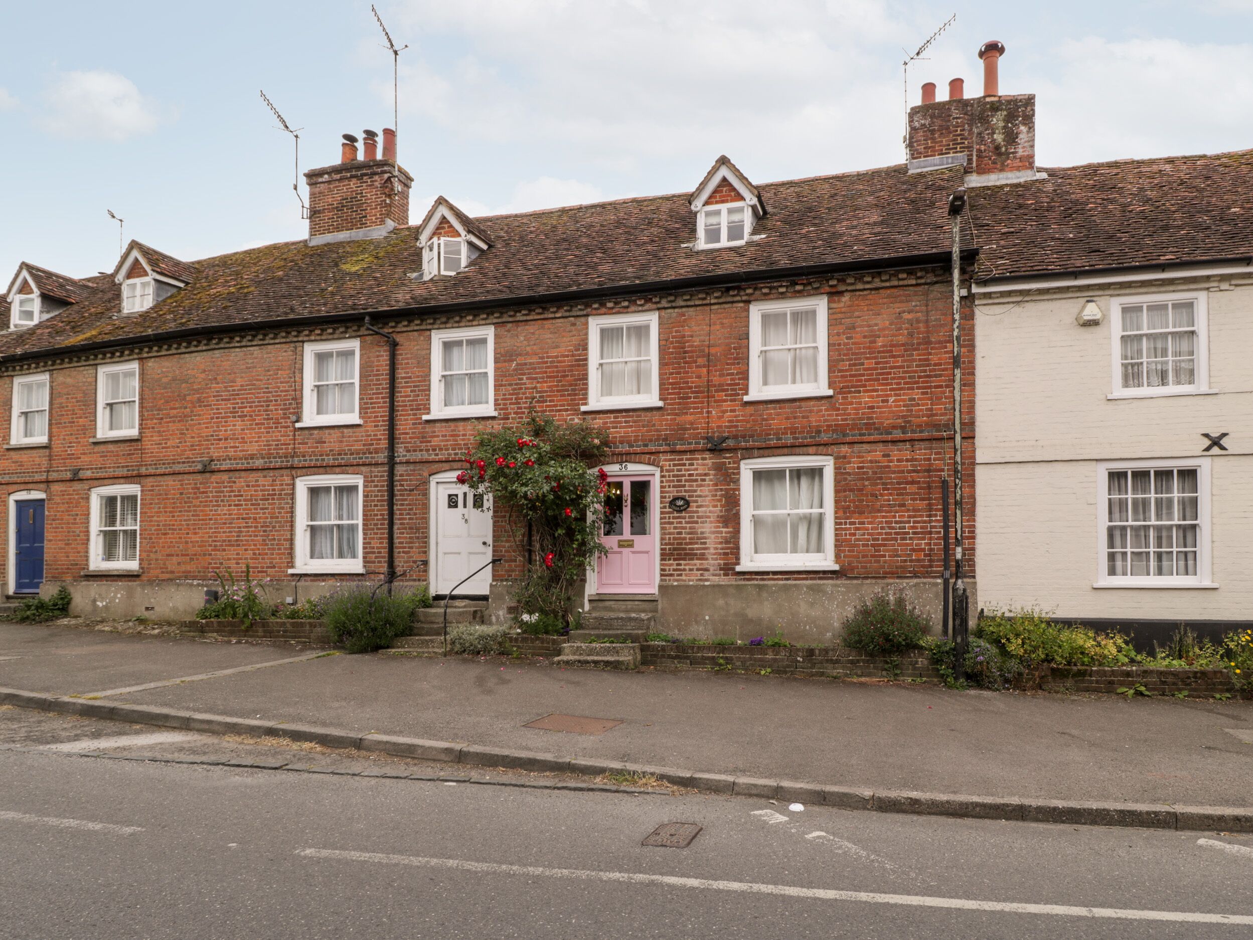 36 HIGH STREET, pet friendly, with open fire in Downton, Wiltshire