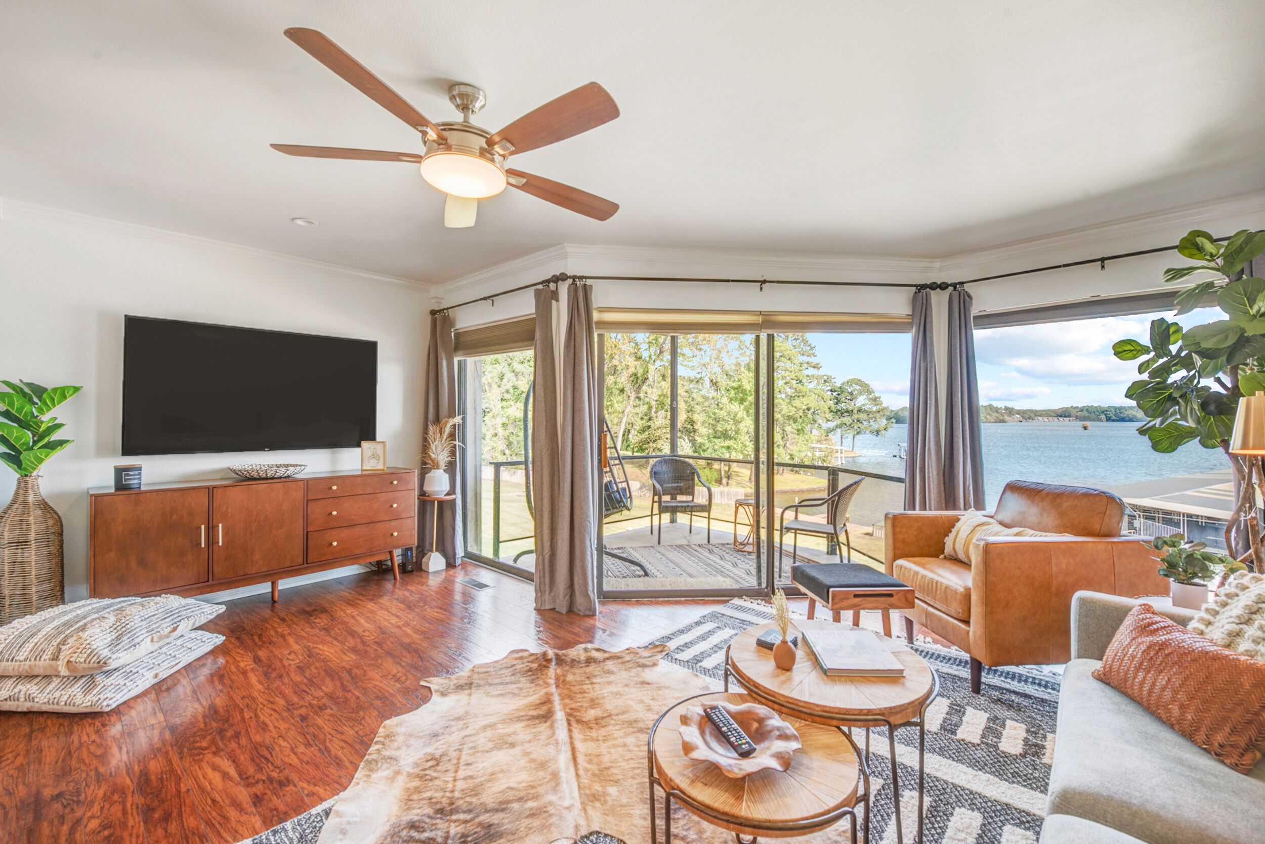 Incredible Views, King Bed, Romantic Getaway!