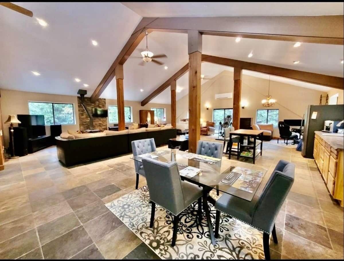 Luxury Mountain Loft- 1700 sqft only 4mi downtown Grass Valley and Nevada City