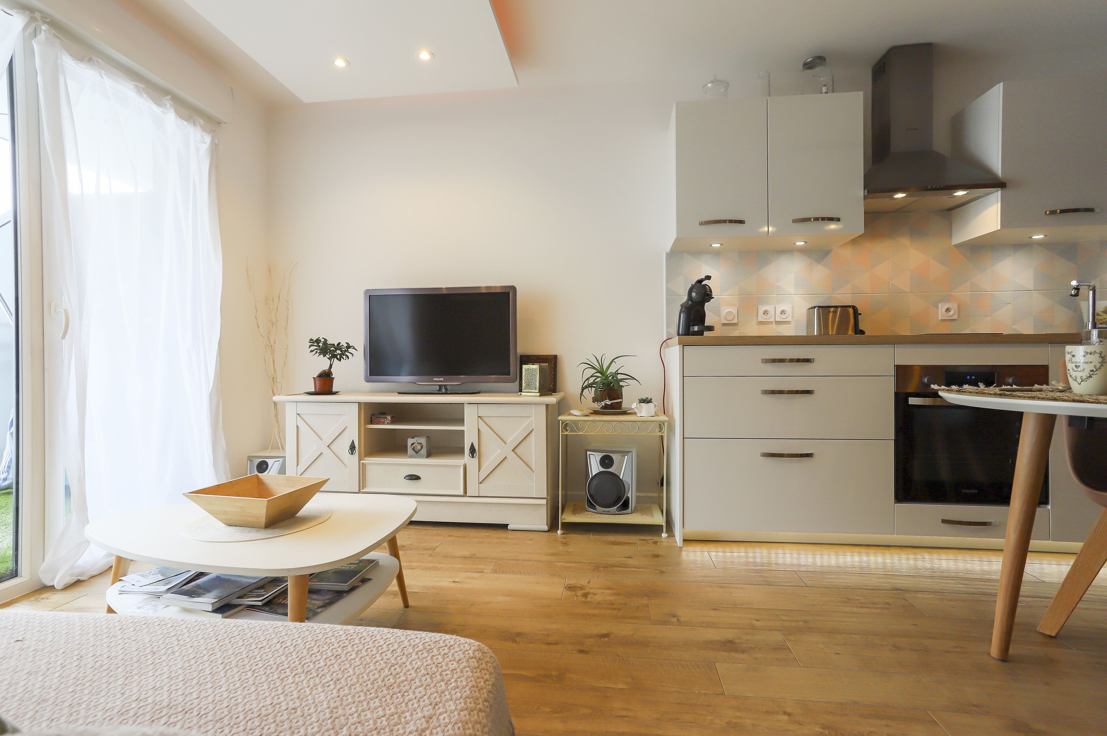 T2 Av des Romain ★ Cozy ★ Center ★ Terrace ★ Station