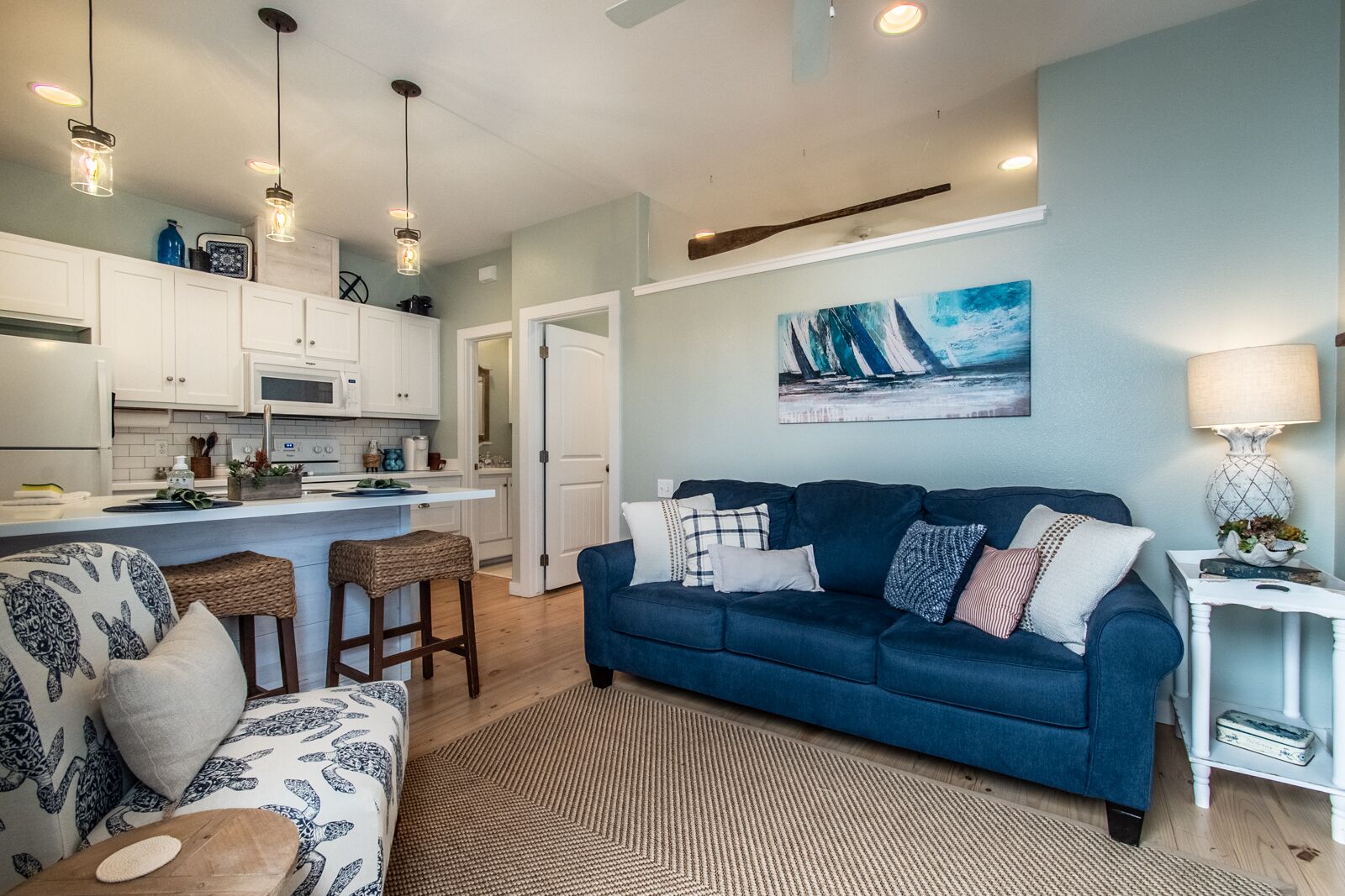Cozy one bedroom getaway 1/2 to beach in downtown Port A -near restaurants/shops