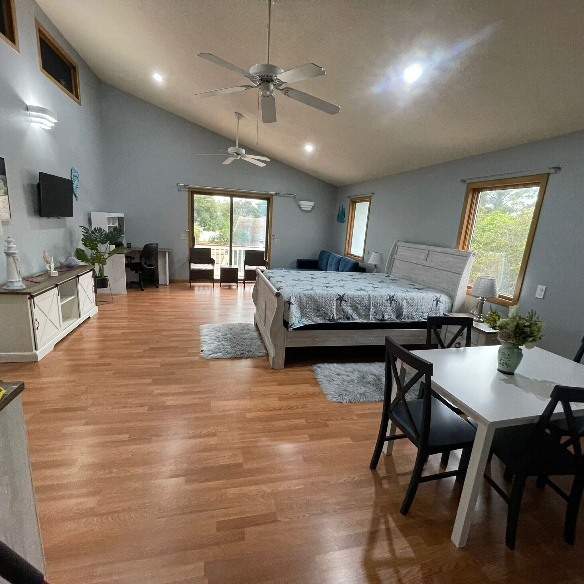 Lovely apartment 5 minutes to the beach, restaurants, shopping and services 