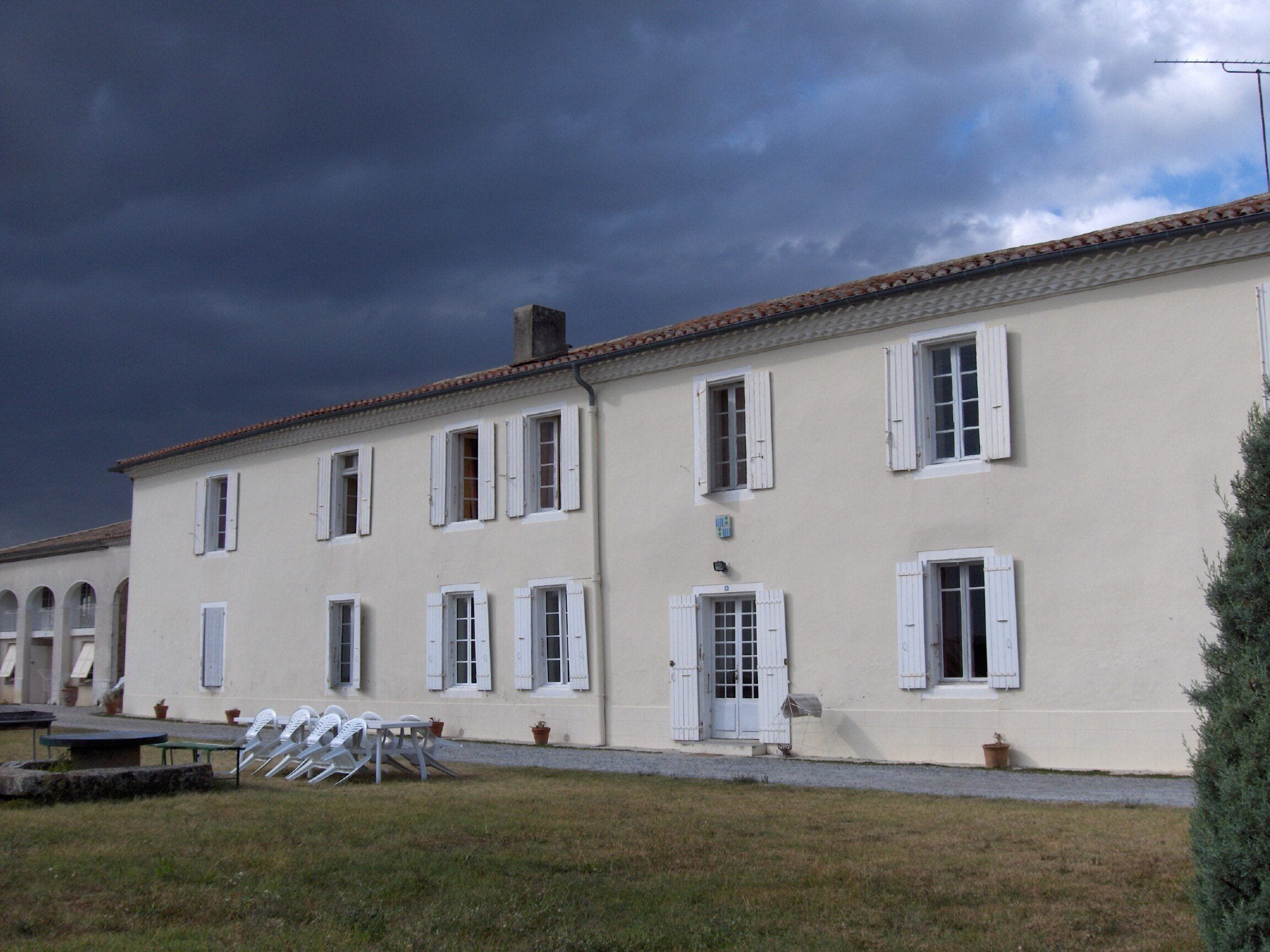 Large apartment, south facing view