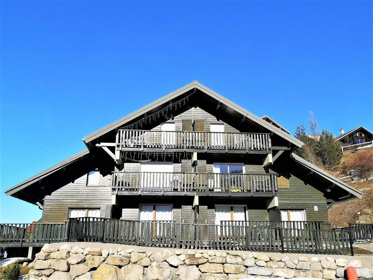 200m from ski slopes, 2nd floor, view ski slopes, balcony, parking, tv, ski locker, 26m²
