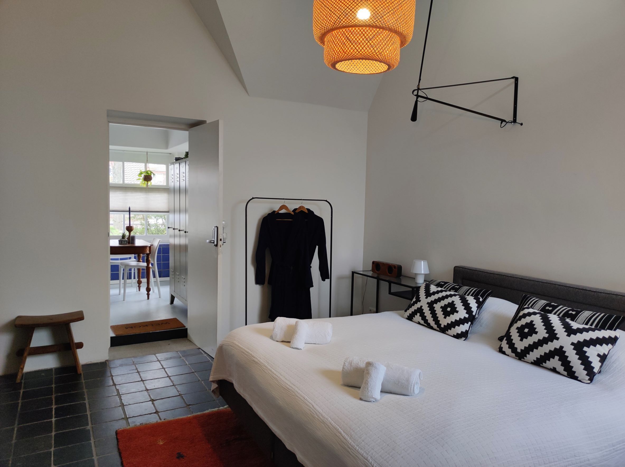 Spacious room in former bathhouse. Free parking
