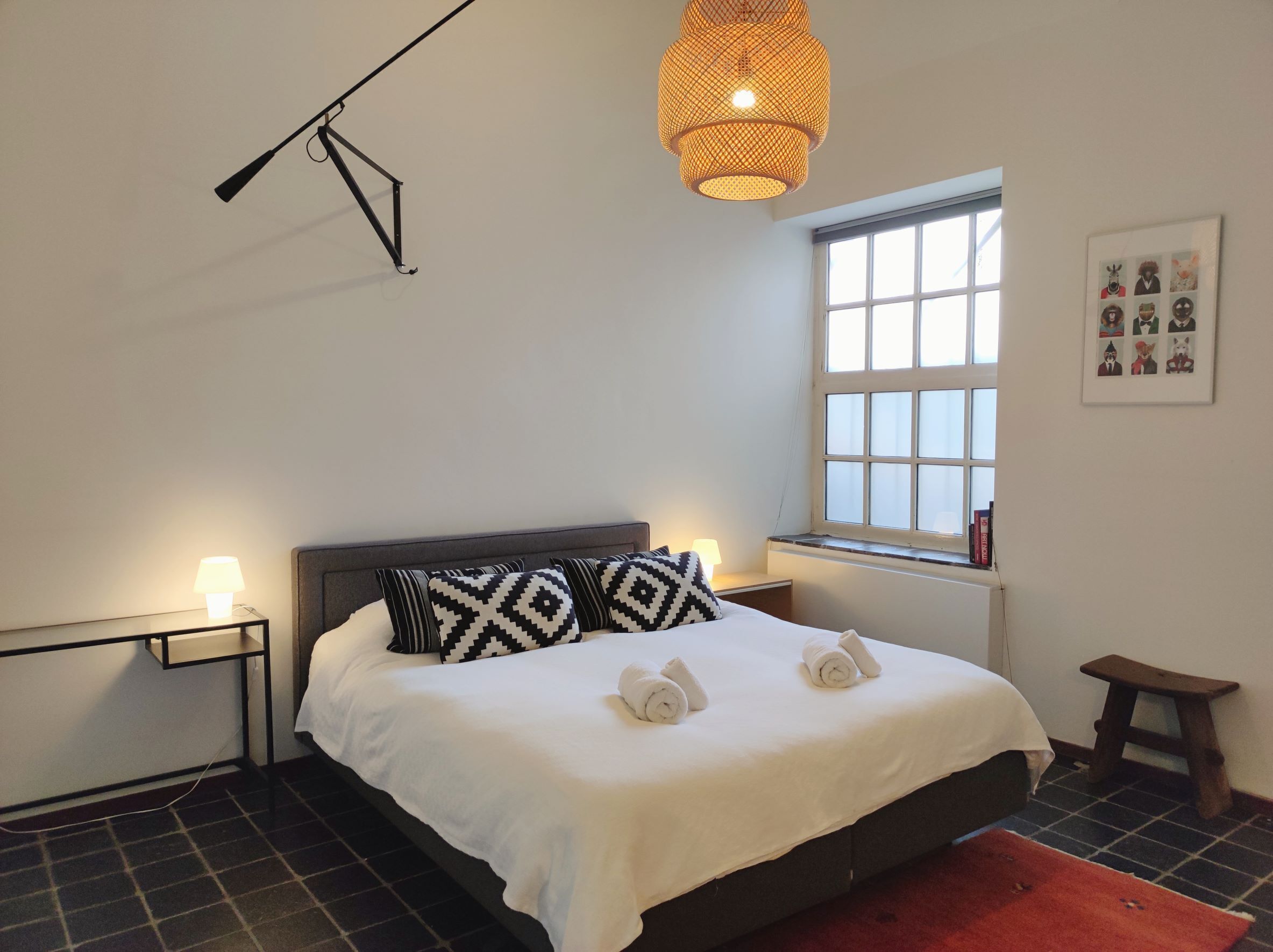 Spacious room in former bathhouse. Free parking