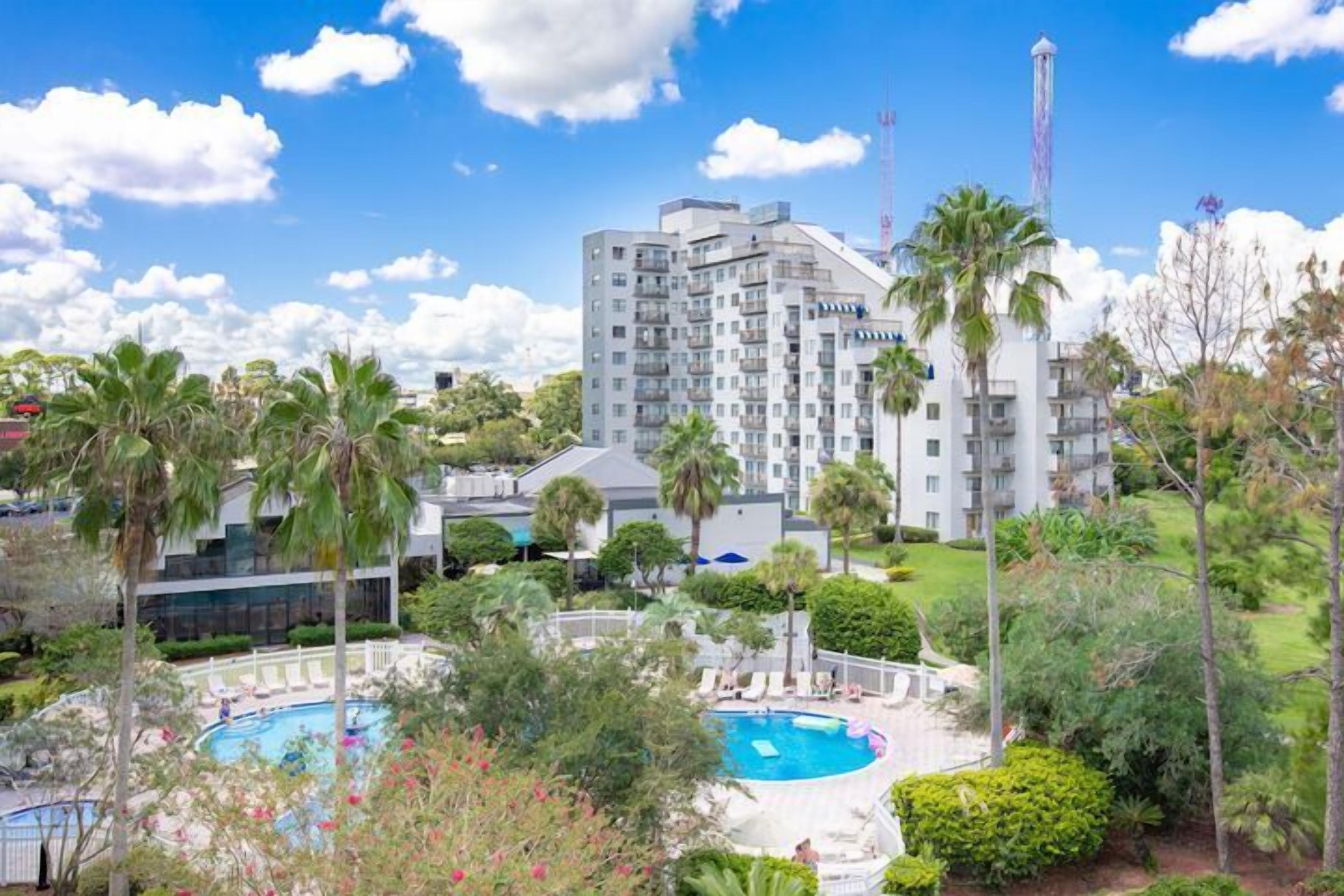 E3403 - Condo with Pool - 1 mile from Universal
