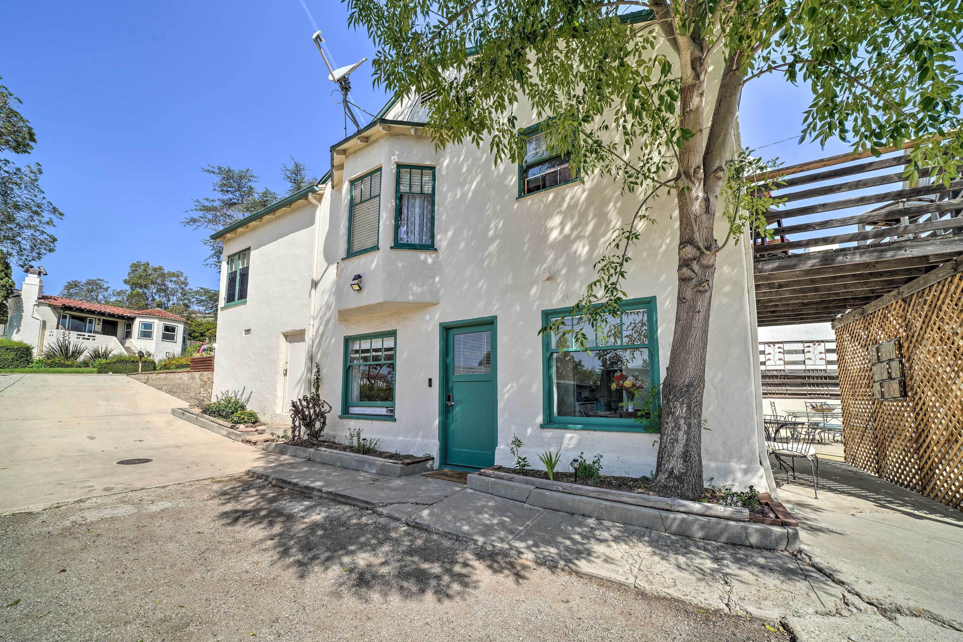 NEW! Sun-Dappled Santa Paula Abode, 16 Mi to Beach