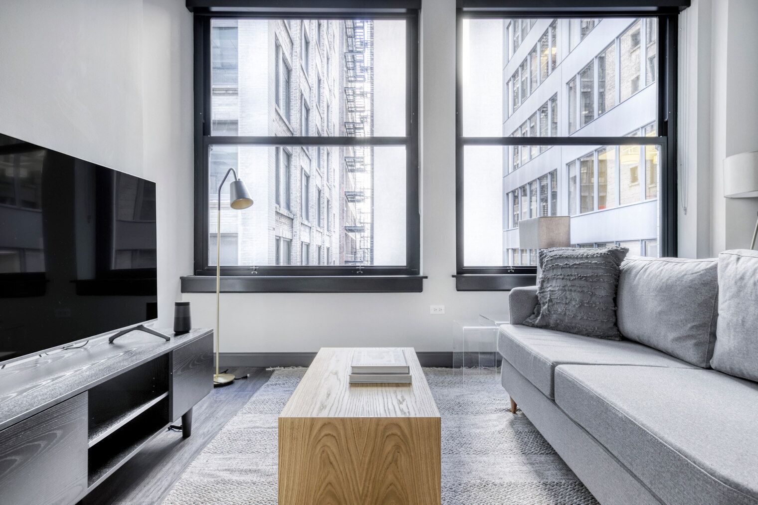 Modern Loop Studio w/ Gym, W/D & Pool, near Willis Tower, by Blueground