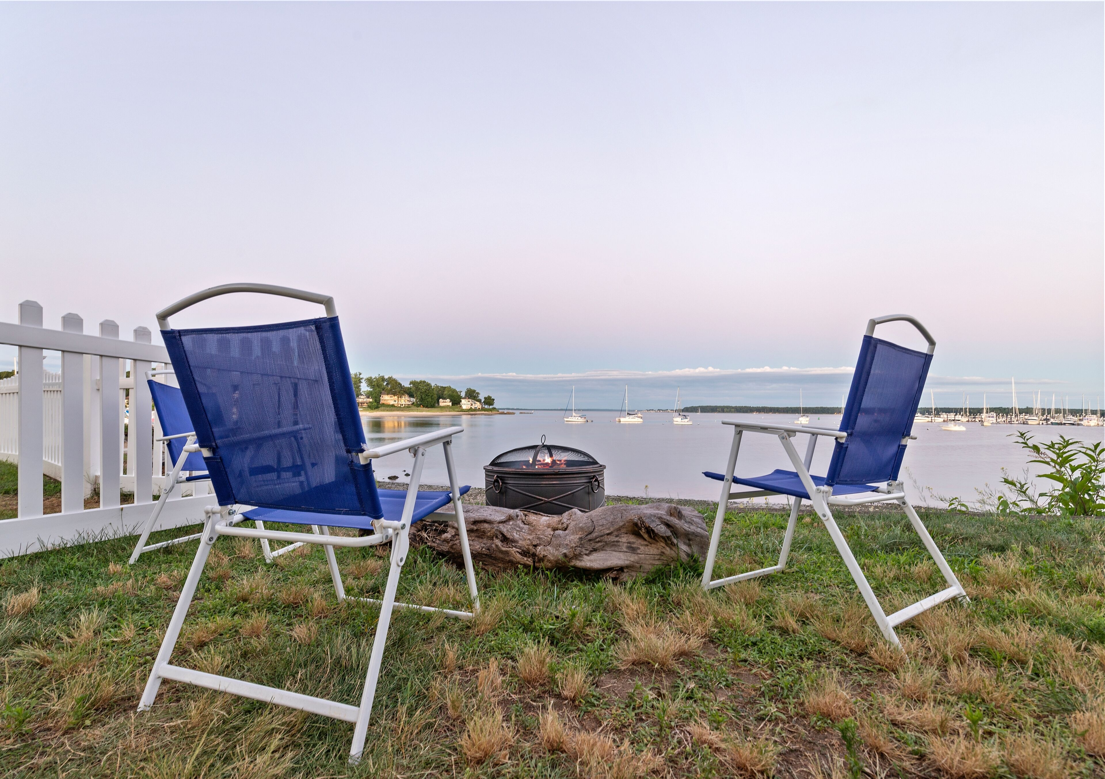 Oceanfront Apartment in New England Victorian-1 Bedroom plus office